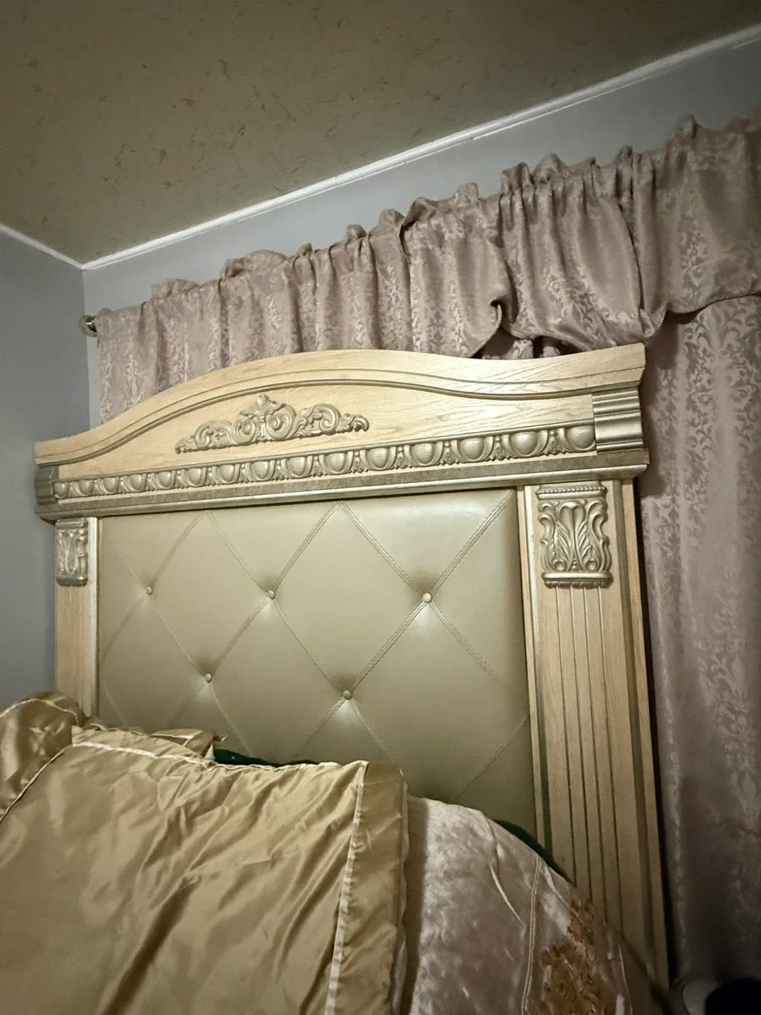 Elegant Queen Size Bed Frame with night stand and table lamp image indicator(8)