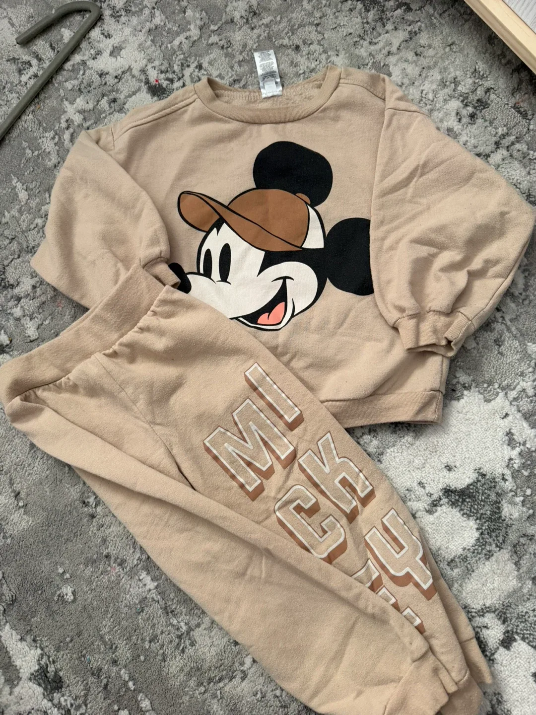 Kids' Adidas Outfit, Red Hoodie, & More! image indicator(5)