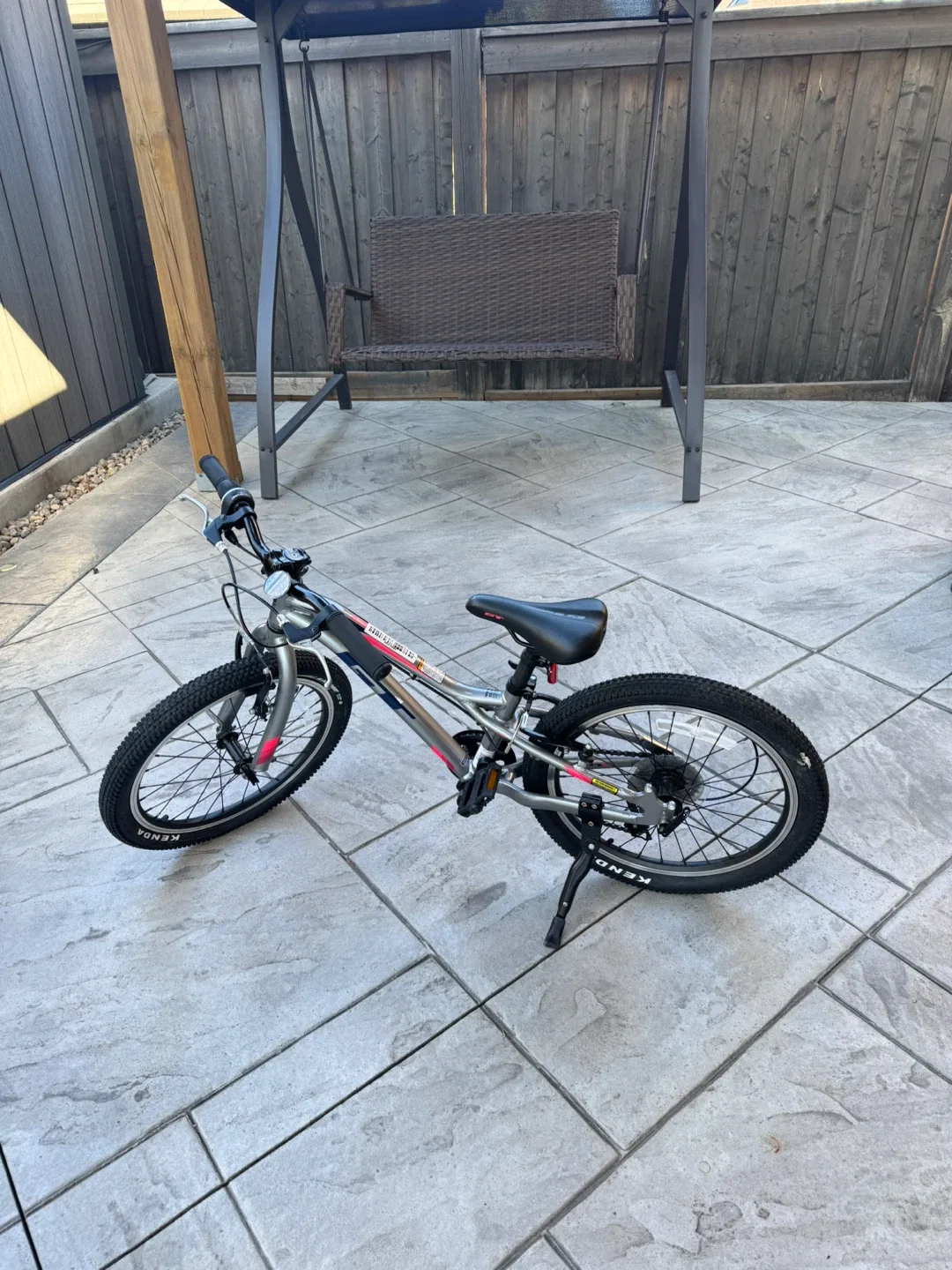 GT Lil Pump Girls Bike - 20 inch wheels image indicator(2)