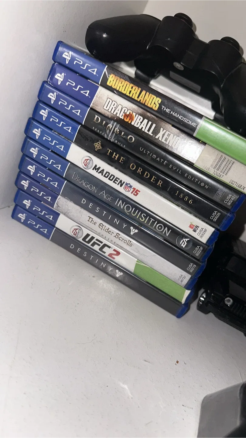 PS4 Game Bundle ( New)