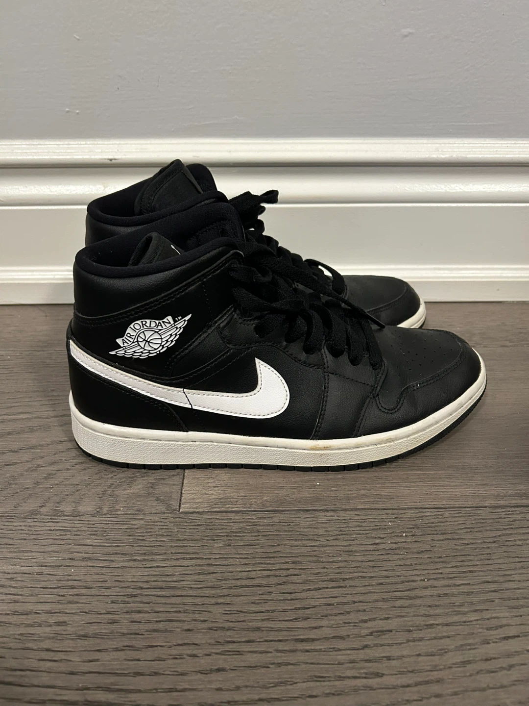 Air Jordan 1 Mid - Black/White - US W8.5 - photo 2