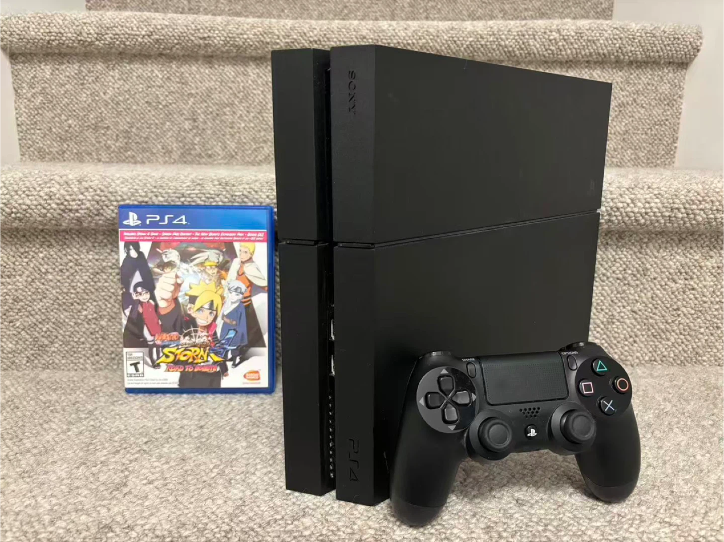 Excellent condition PS4 500GB with game