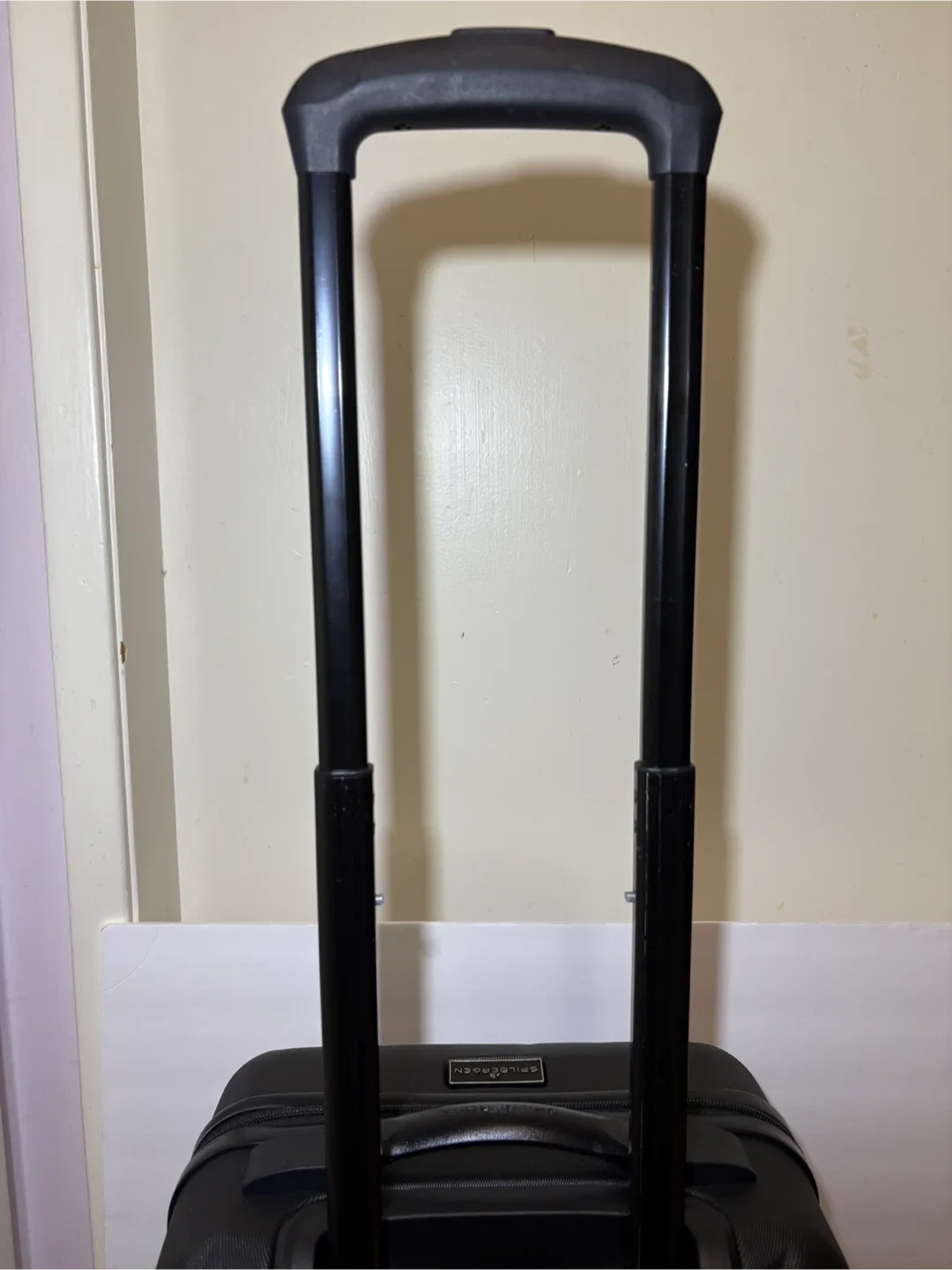 *Like new* Black TSA Lock Luggage Spilbergen Hard Cover image indicator(6)