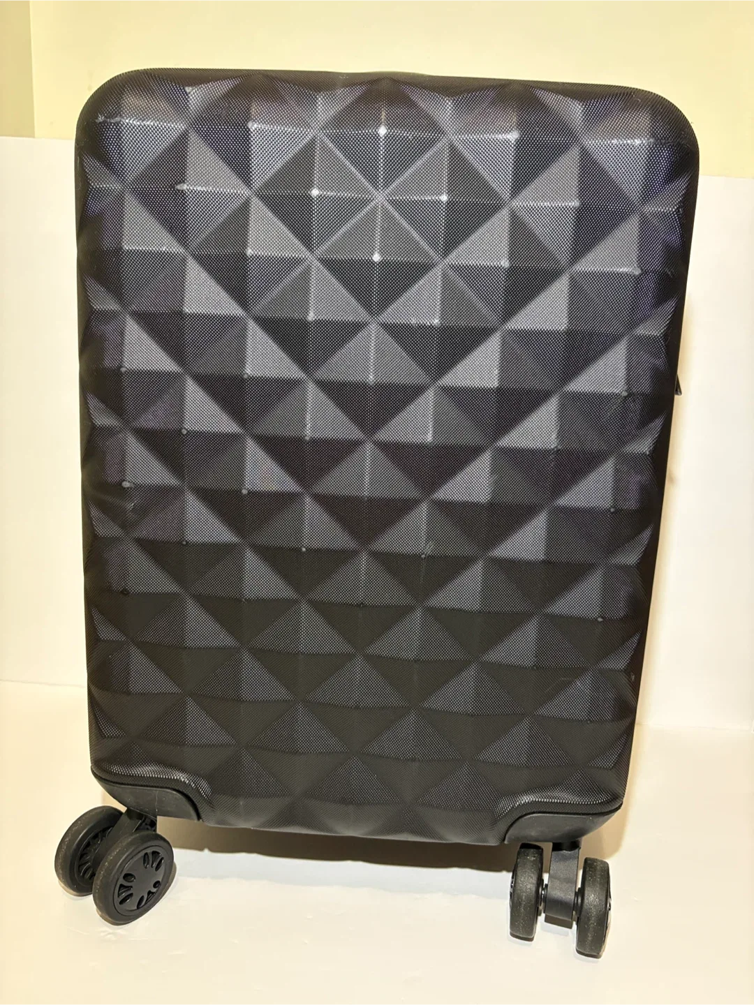 *Like new* Black TSA Lock Luggage Spilbergen Hard Cover