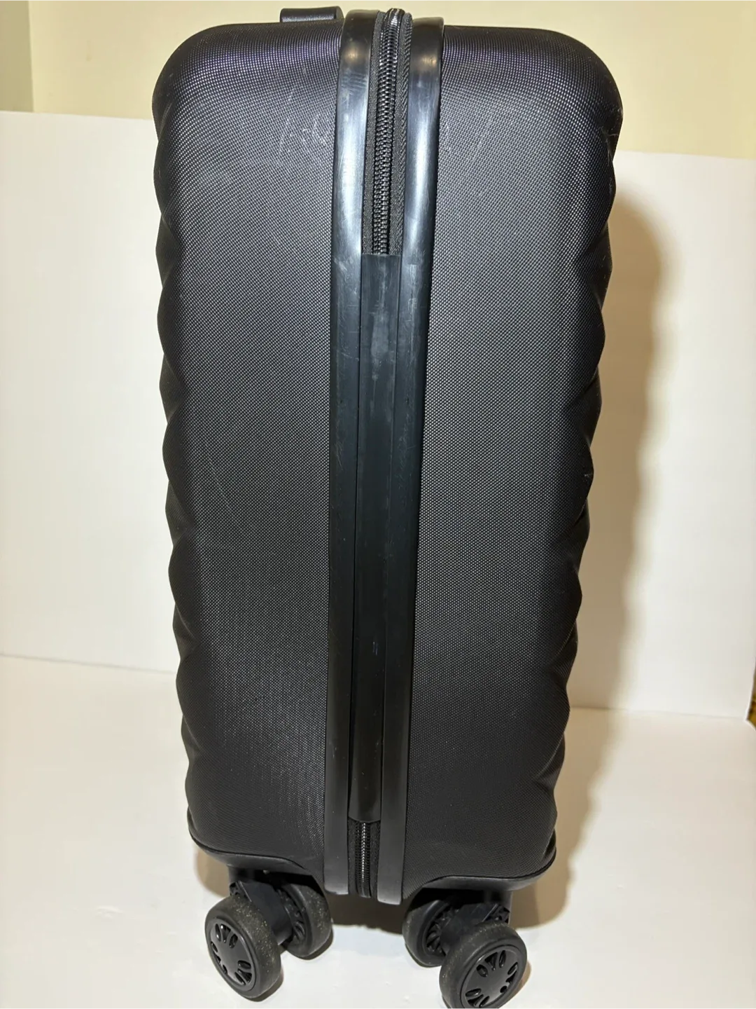 *Like new* Black TSA Lock Luggage Spilbergen Hard Cover image indicator(4)