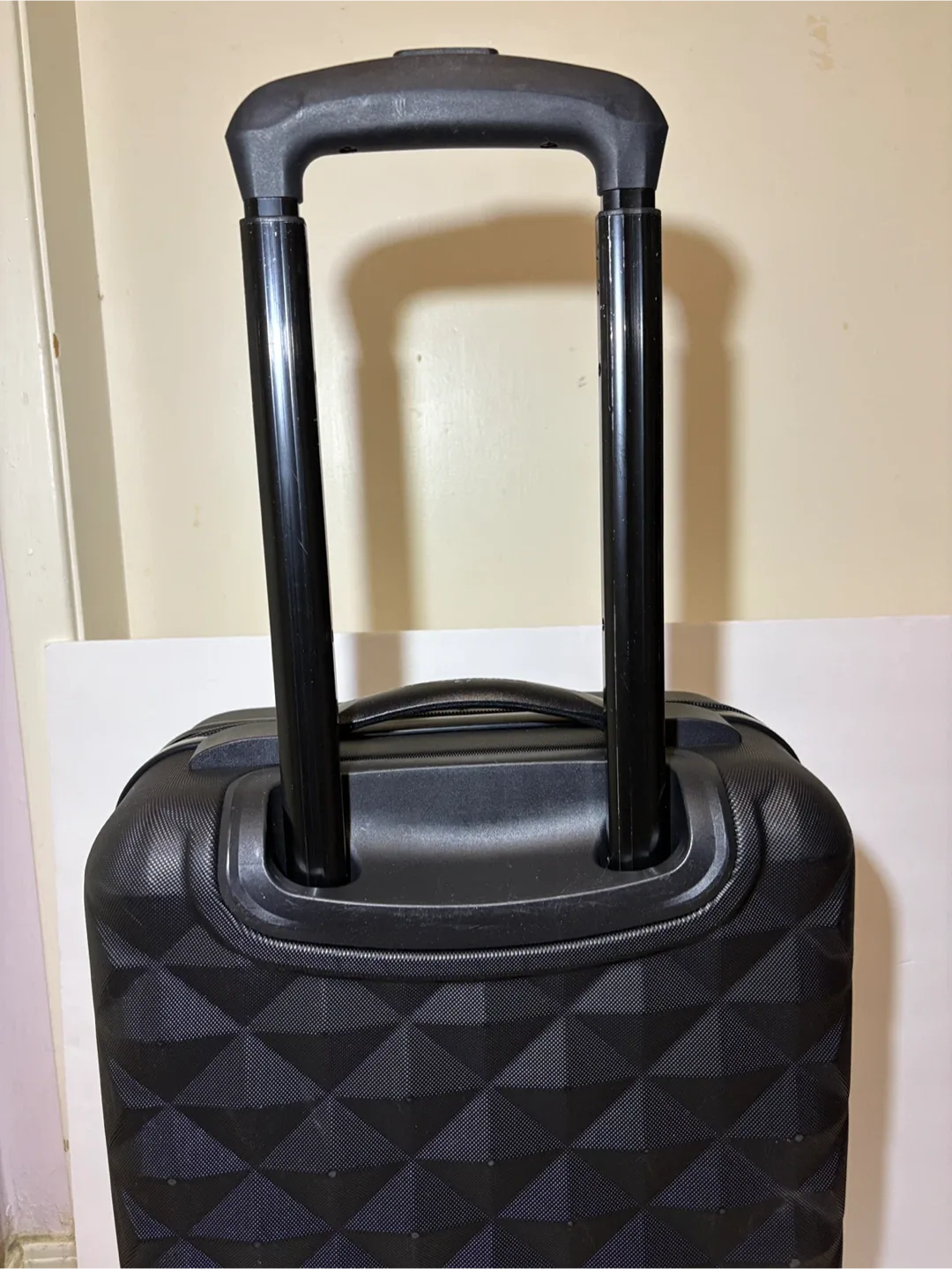 *Like new* Black TSA Lock Luggage Spilbergen Hard Cover image indicator(8)