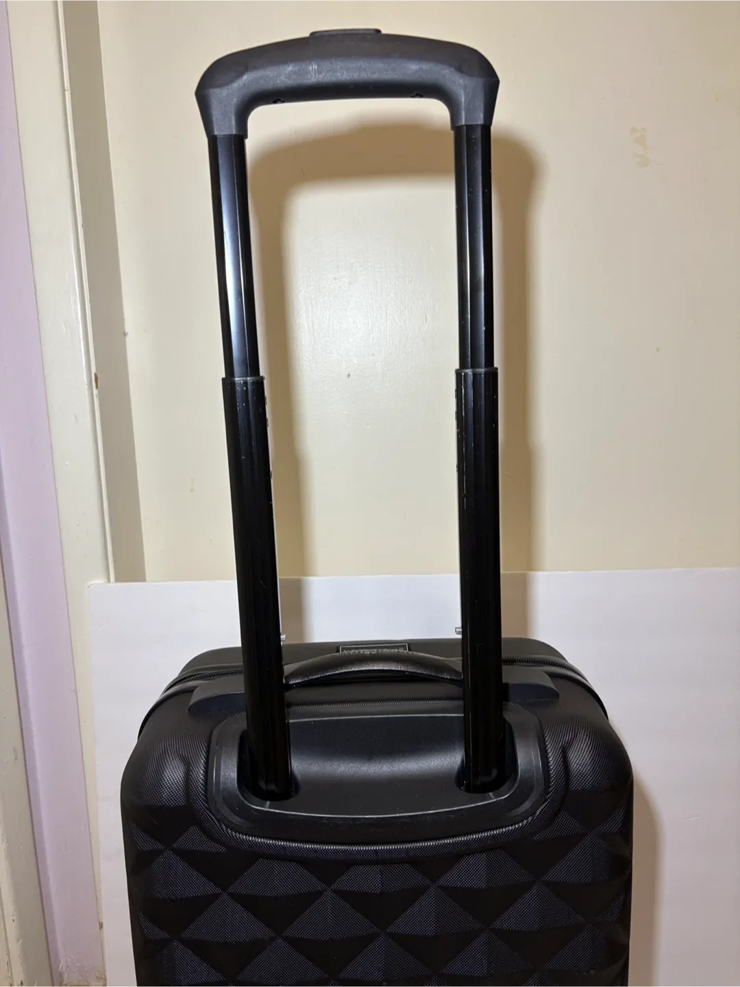 *Like new* Black TSA Lock Luggage Spilbergen Hard Cover image indicator(7)