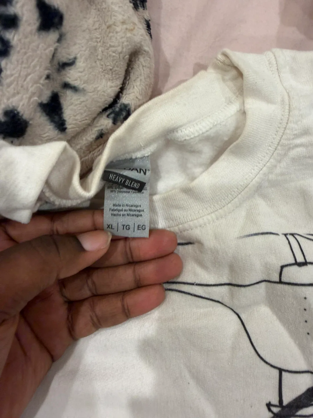 Gildan White Graphic Cropped Sweatshirt - XL image indicator(2)