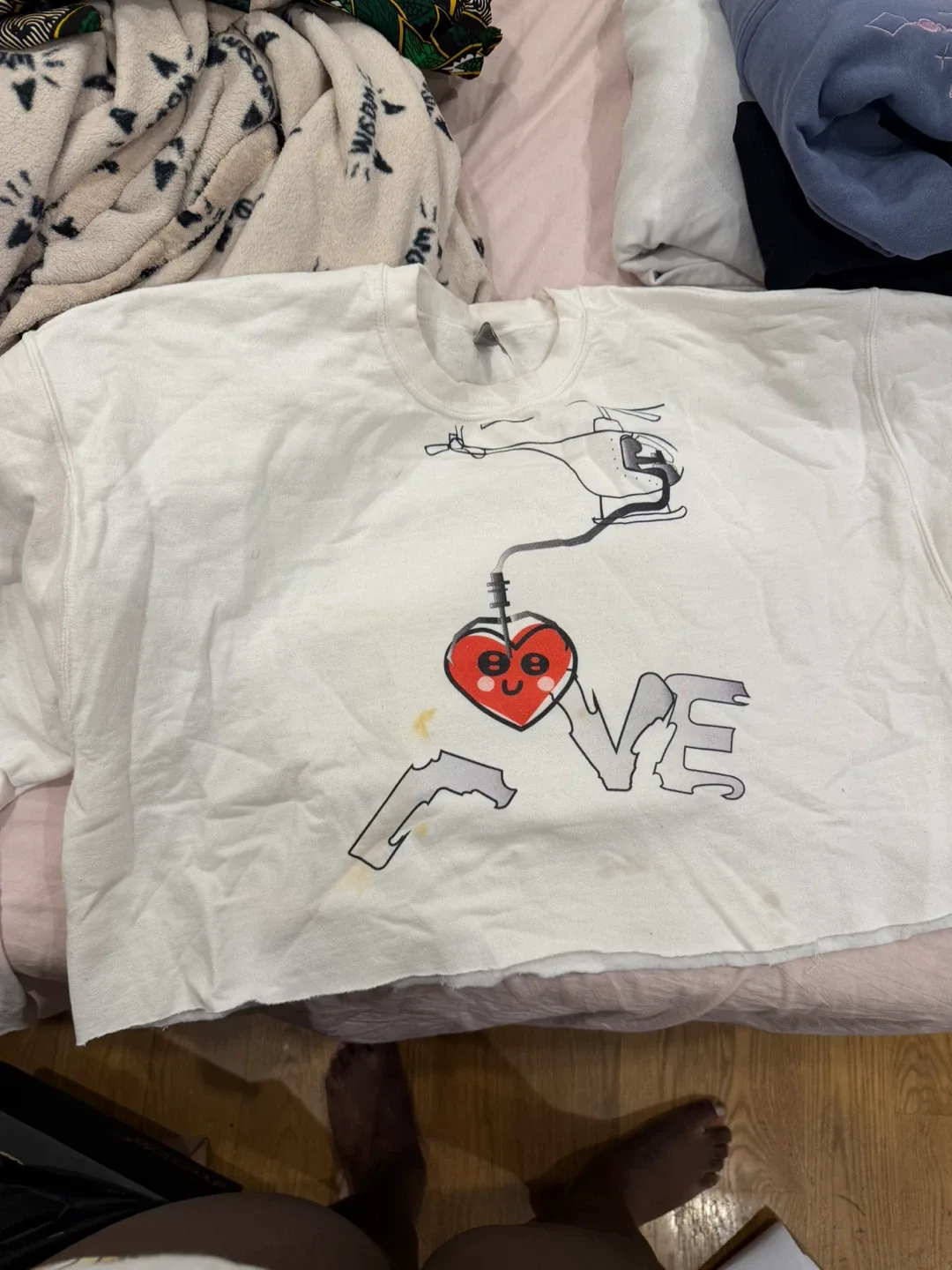 Gildan White Graphic Cropped Sweatshirt - XL