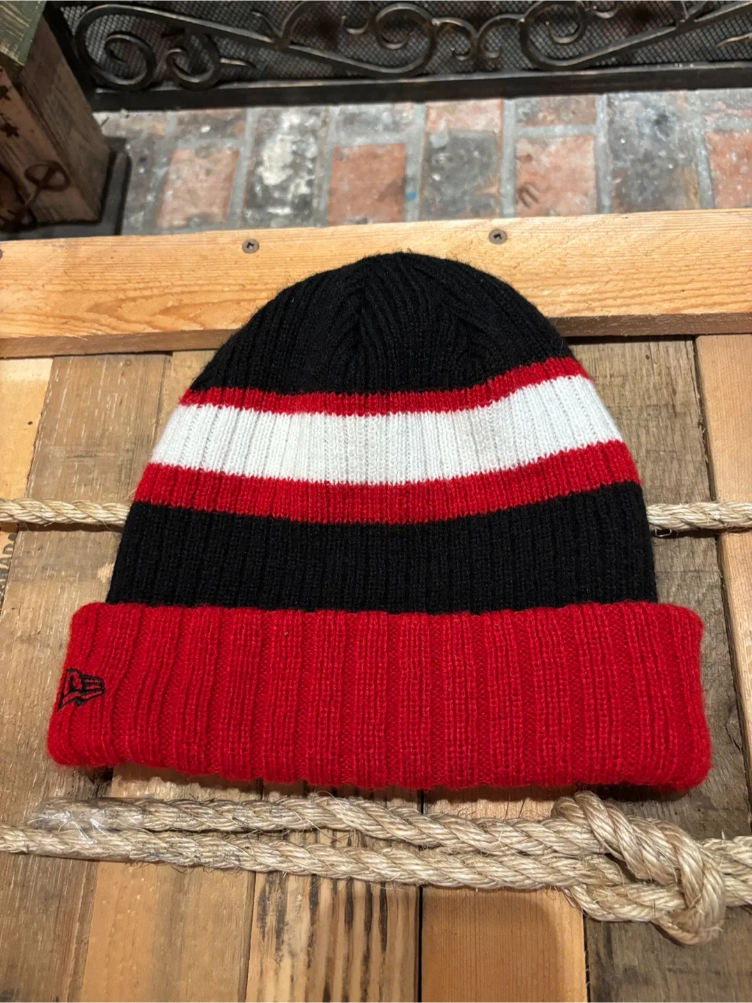 🏀 Toronto Raptors Toque - Embroidered Logos 🧢❤️ 🖤🤍 image indicator(6)