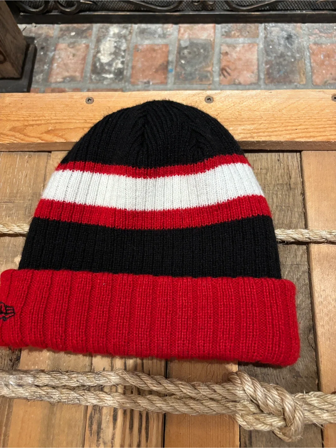 🏀 Toronto Raptors Toque - Embroidered Logos 🧢❤️ 🖤🤍 image indicator(2)