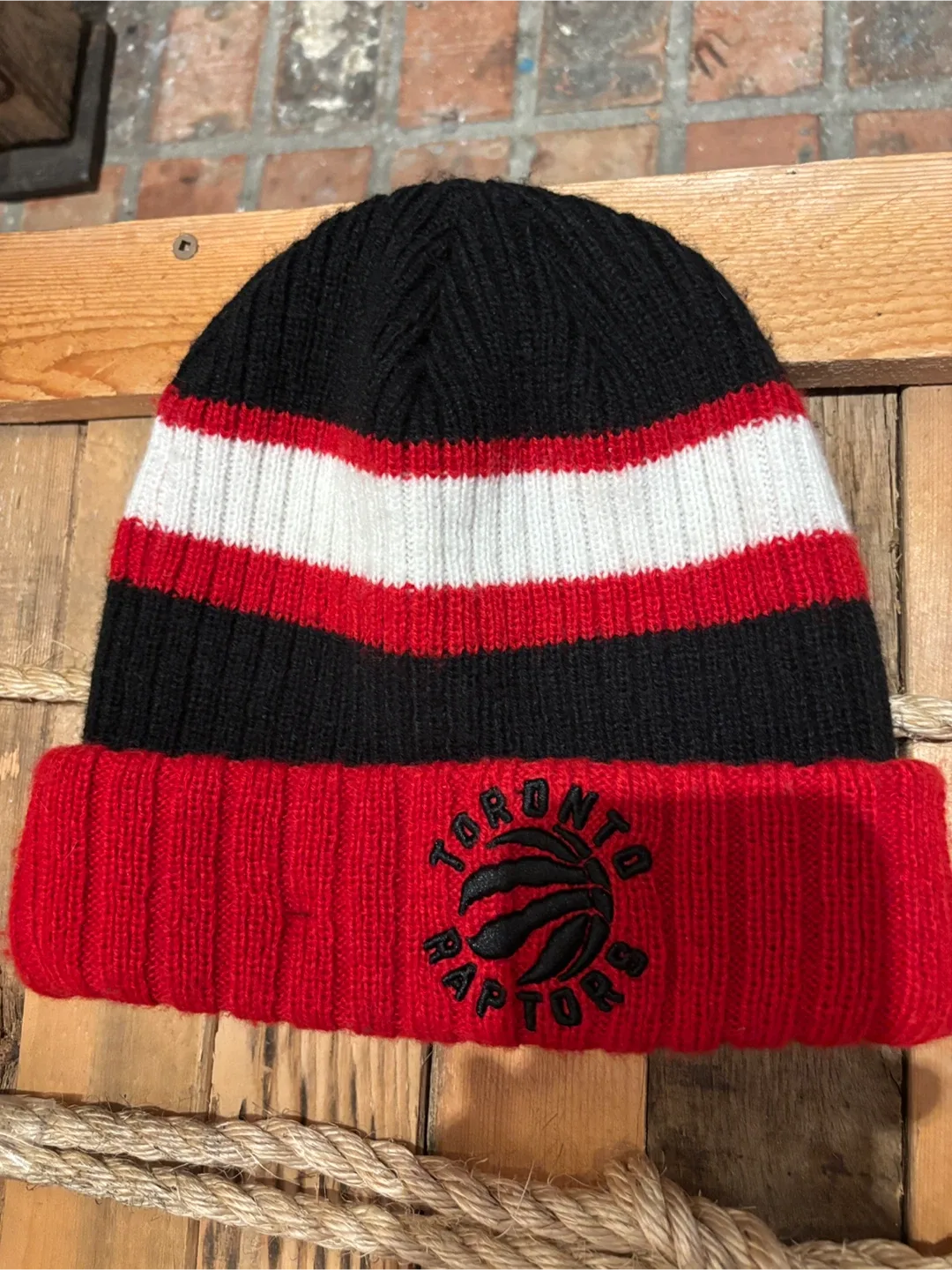 🏀 Toronto Raptors Toque - Embroidered Logos 🧢❤️ 🖤🤍 image indicator(5)