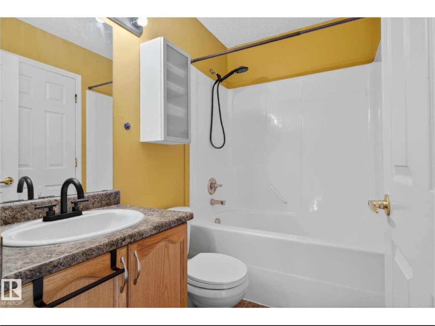 2 bedroom 1 bathroom condo for rent - photo 5