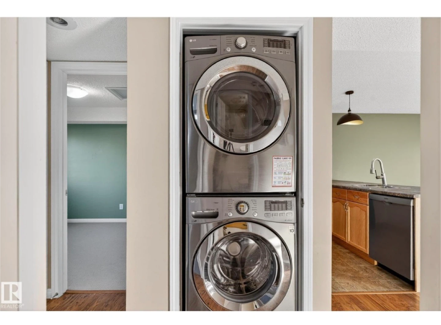 2 bedroom 1 bathroom condo for rent - photo 4