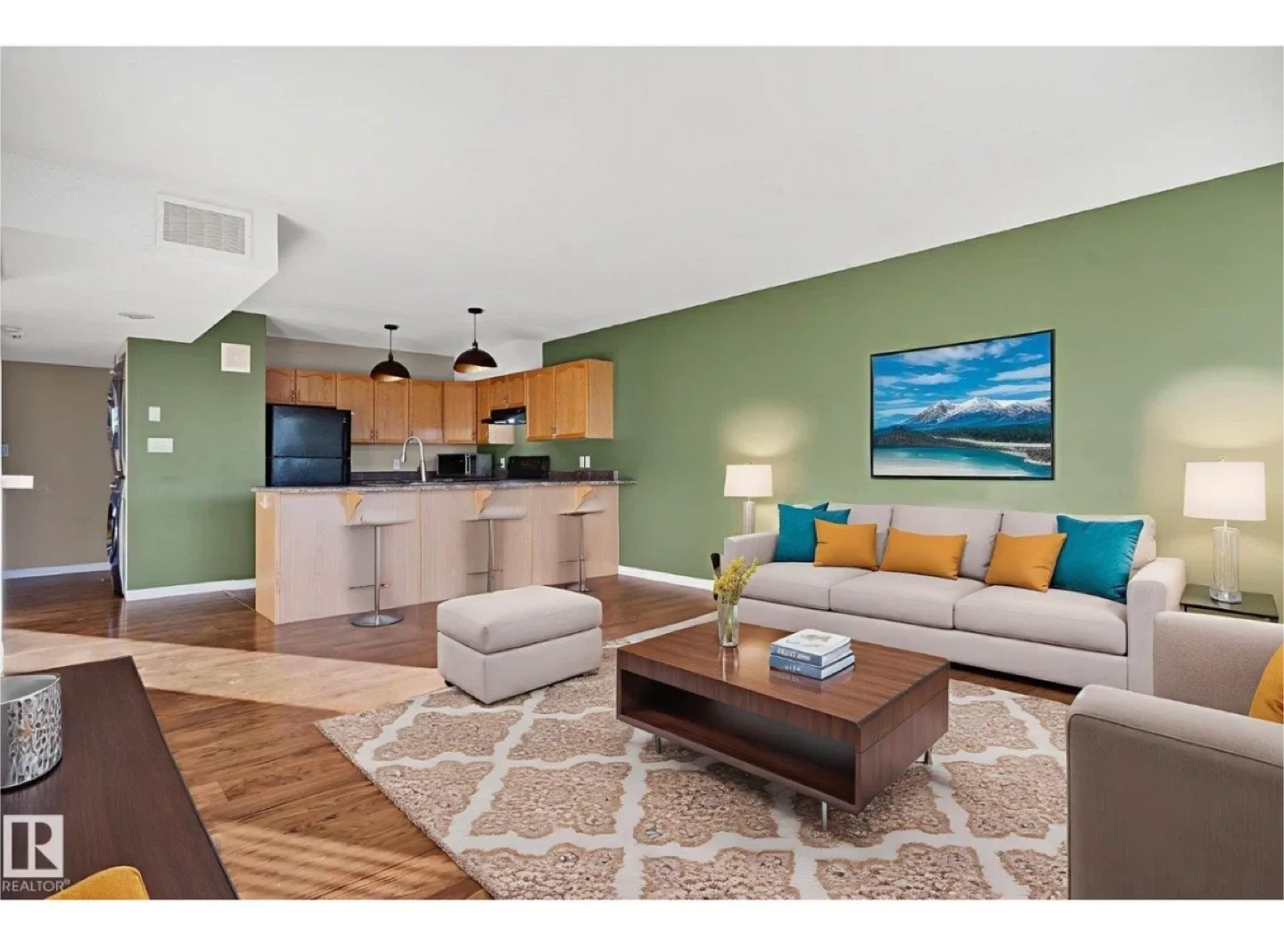 2 bedroom 1 bathroom condo for rent