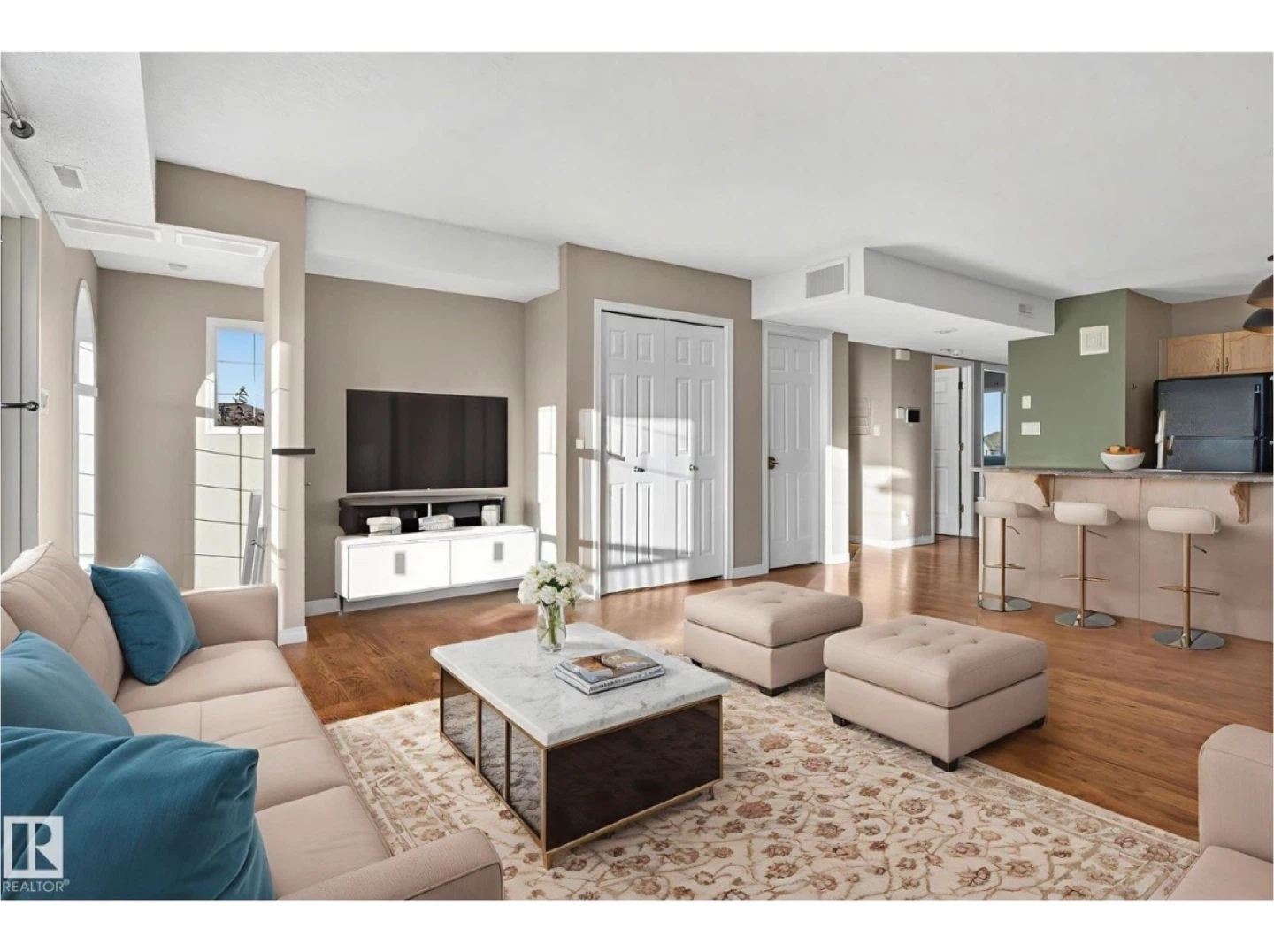 2 bedroom 1 bathroom condo for rent - photo 2