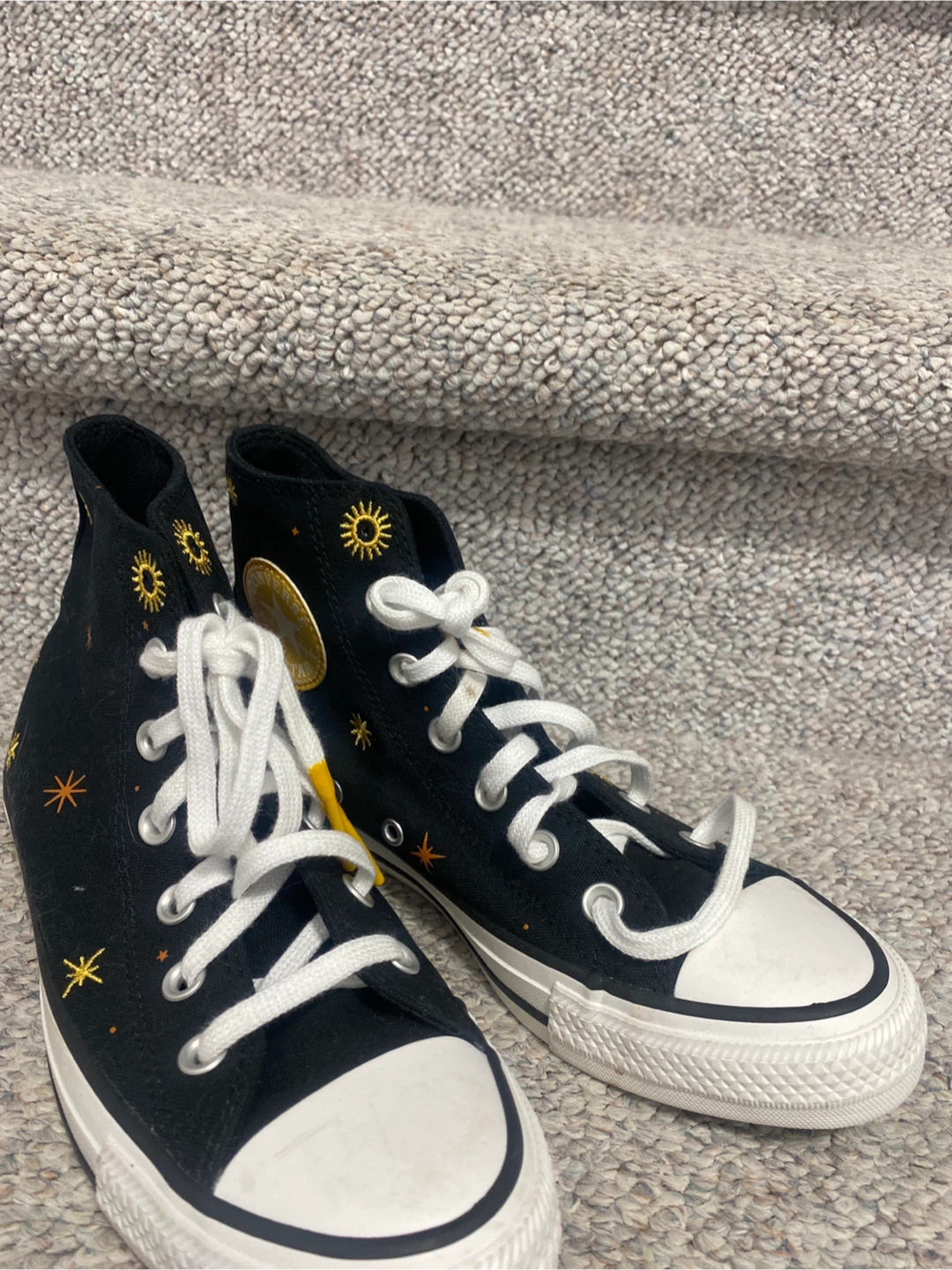 Converse Chuck Taylor All Star High Top - Size 7 - photo 2