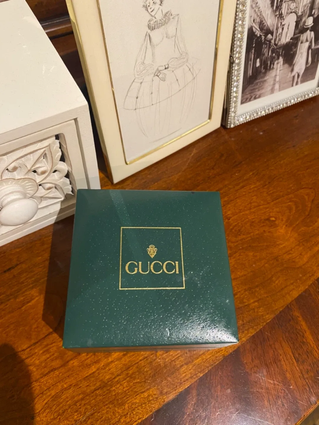 Gucci Change Bezel Watch with Box image indicator(2)