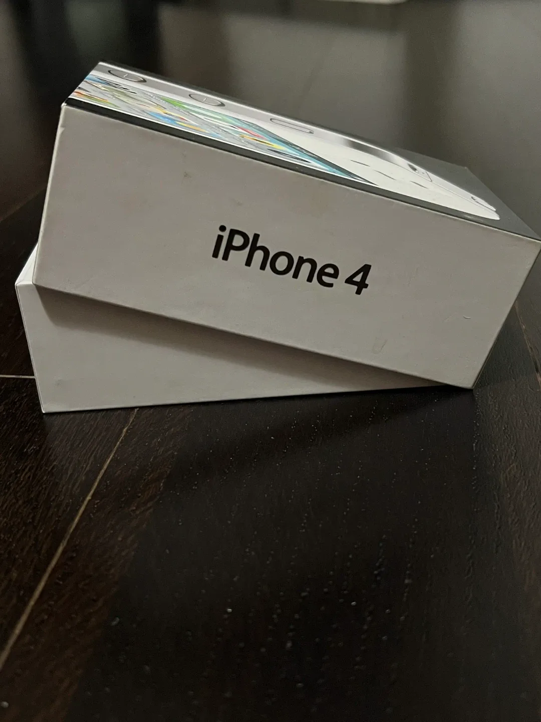 Apple iPhone 4 White 8GB (Box Included)