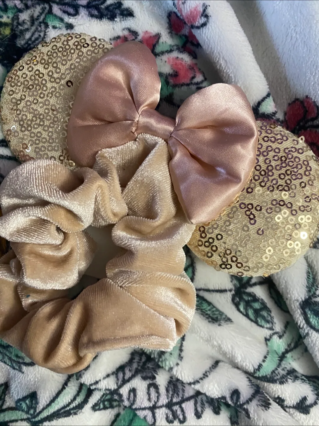 Hair Accessories: Scrunchie & Minnie Ears