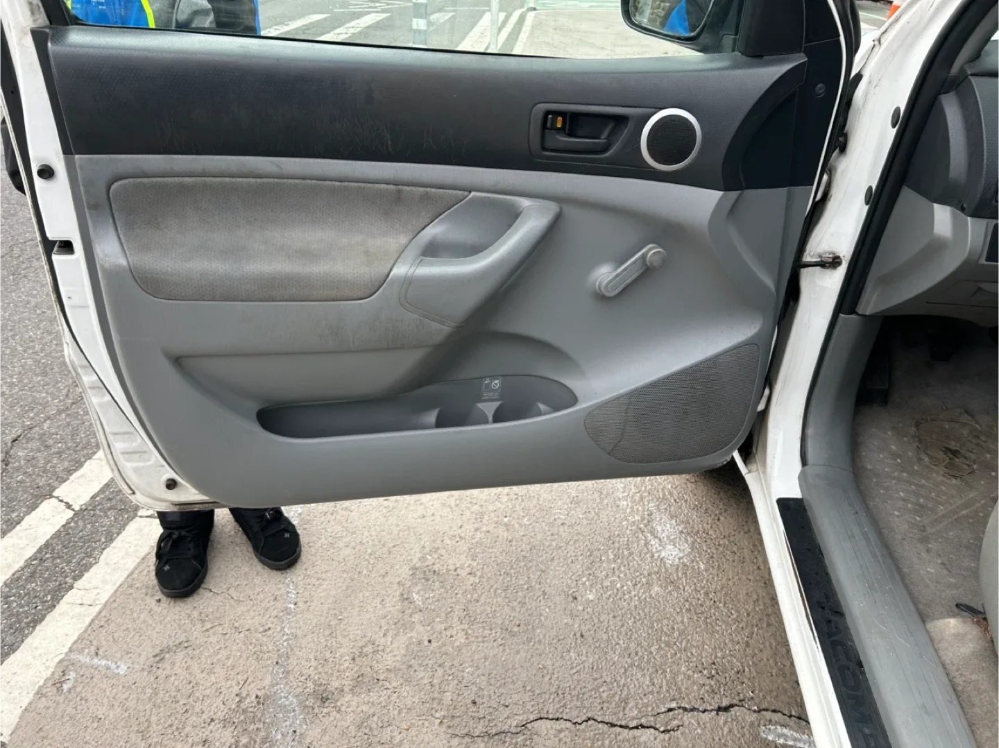 Toyota Tacoma 2006 Truck - White image indicator(6)