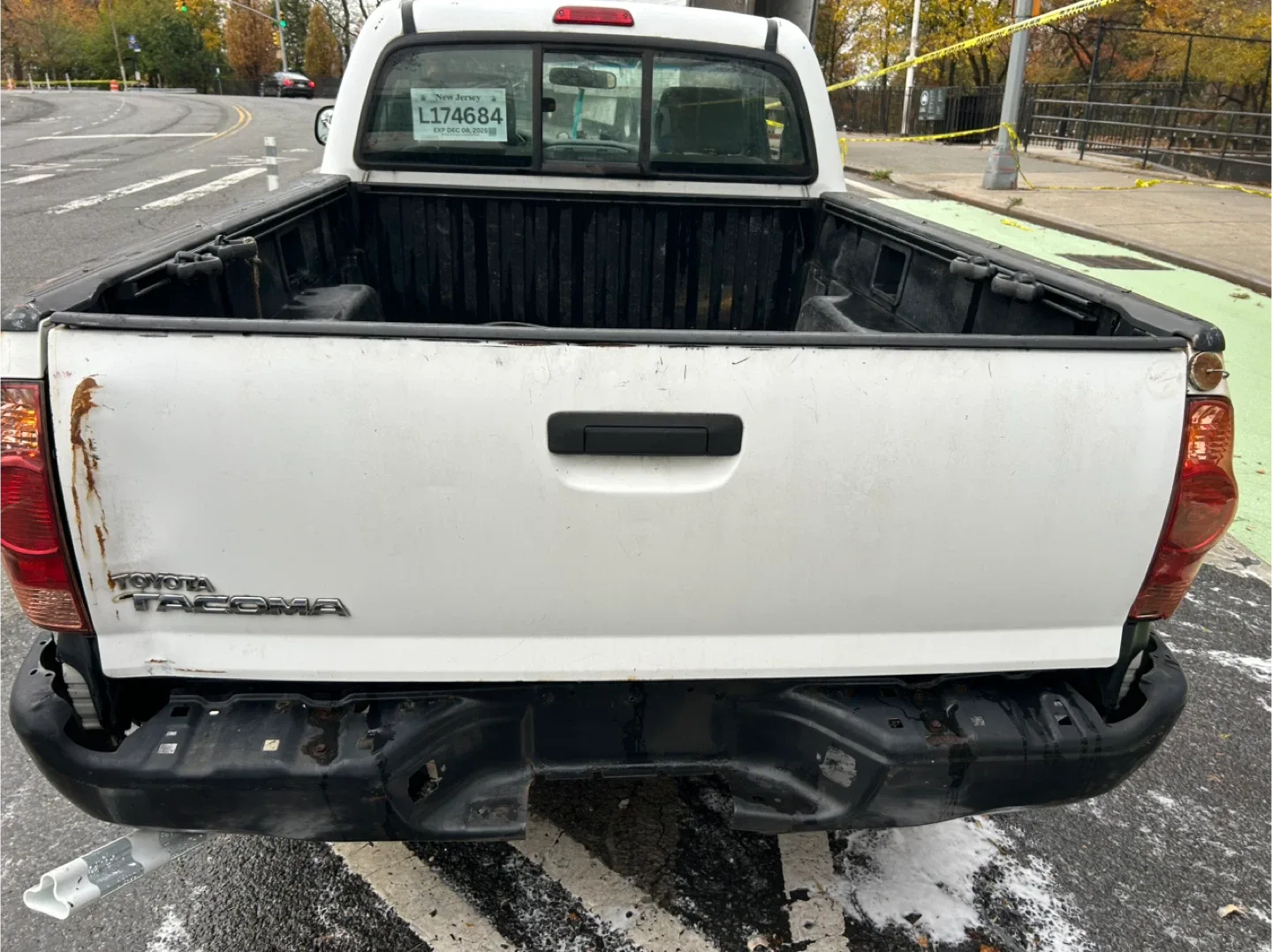 Toyota Tacoma 2006 Truck - White image indicator(5)