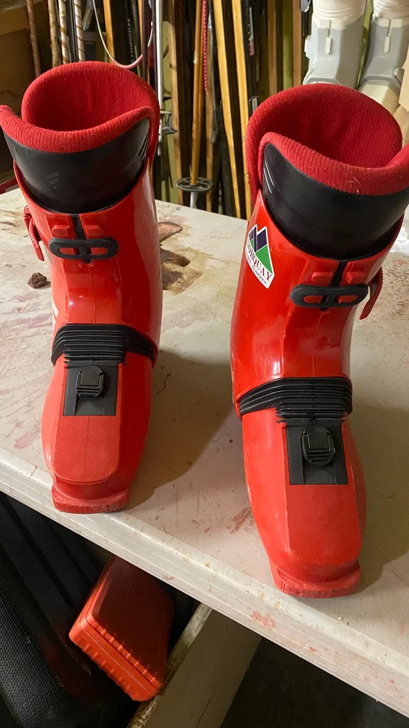 Nordica N955 Ski Boots - Red, Size 27.5