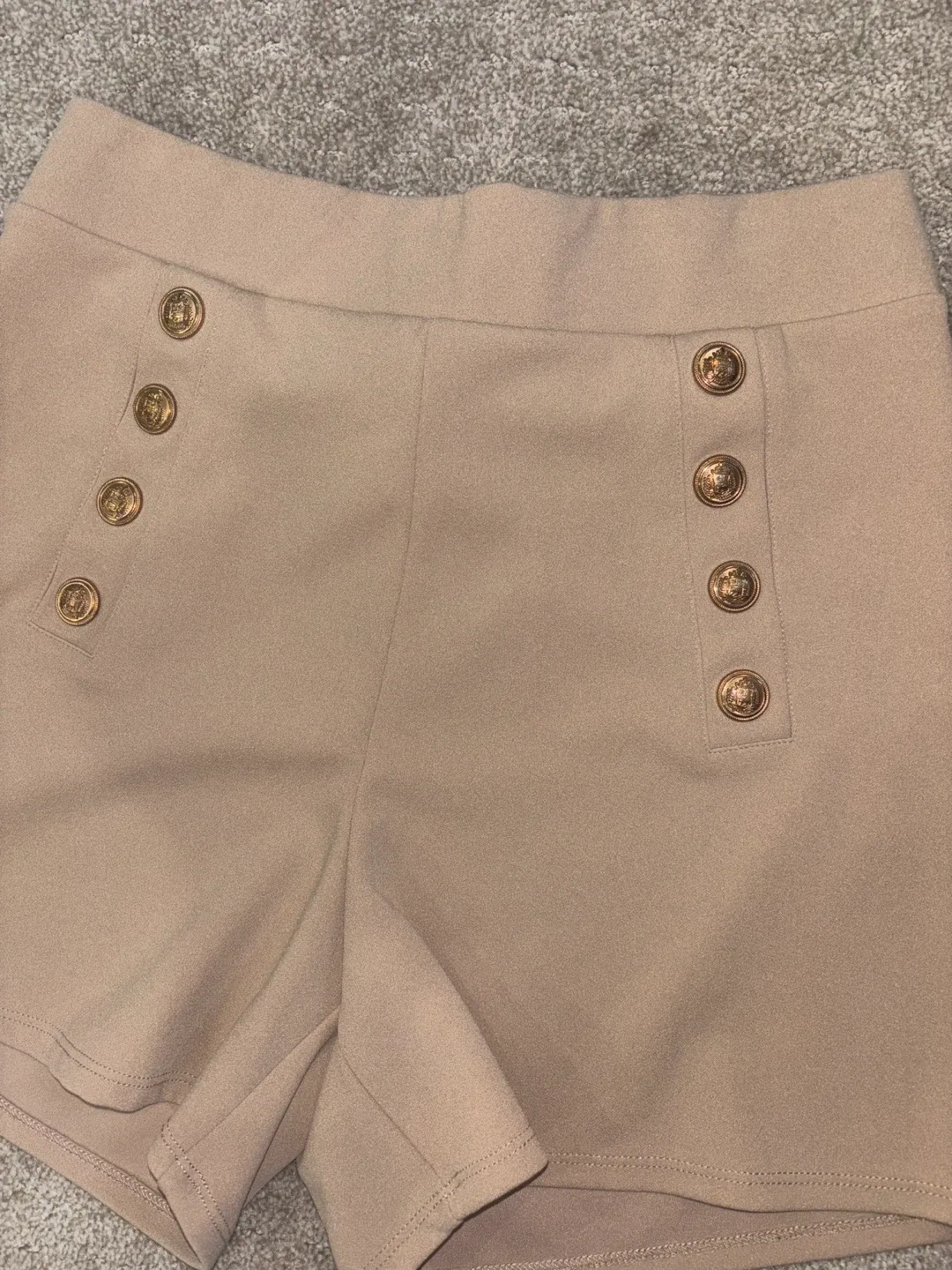 H&M Women's Beige Shorts - Size M