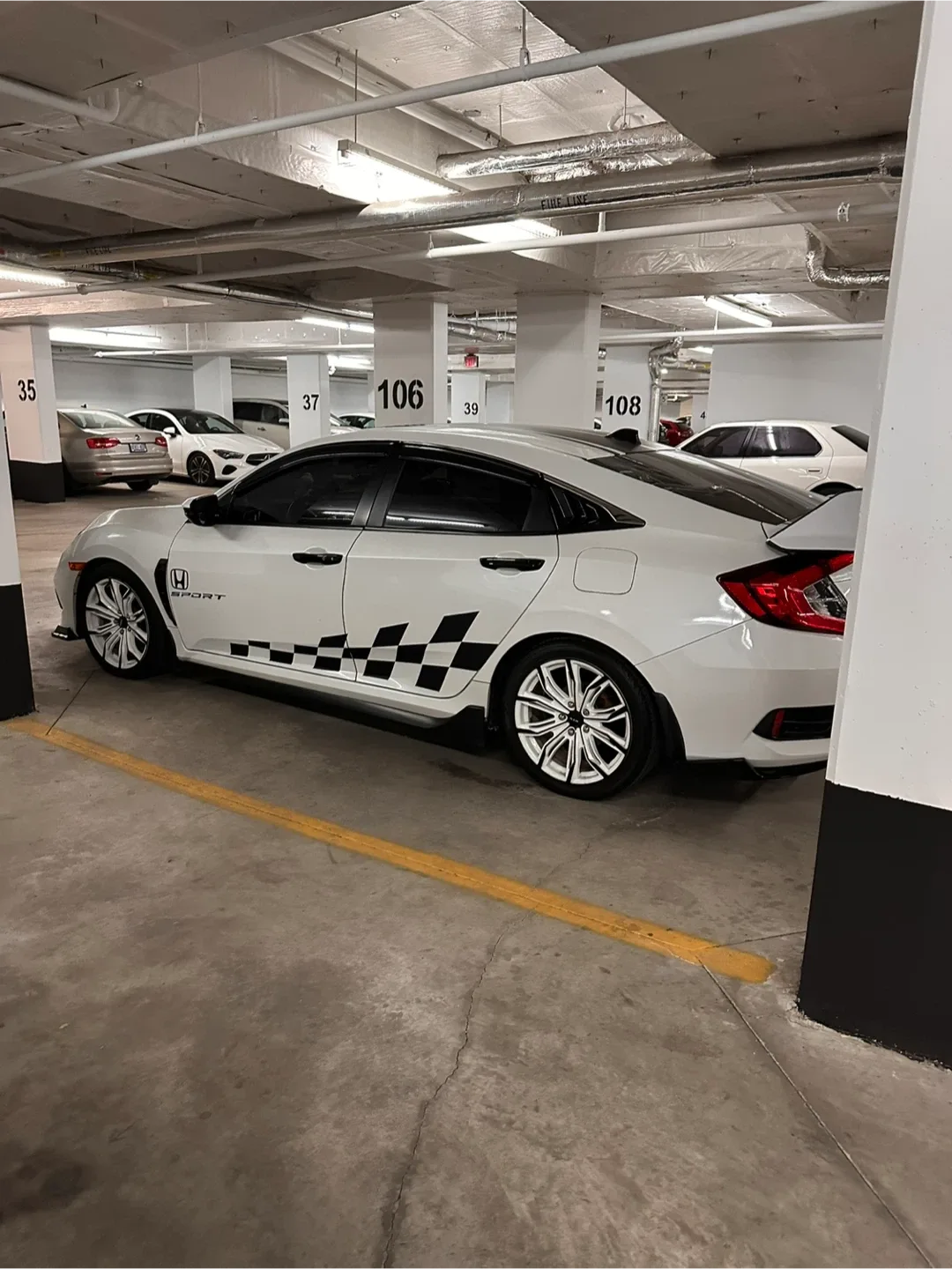 Honda Civic Sport - White image indicator(2)