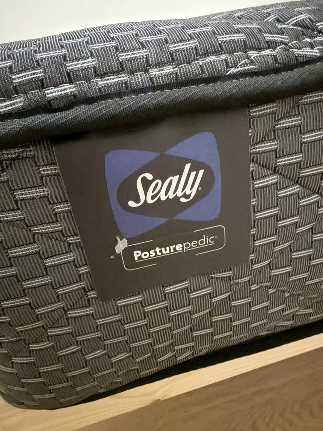 Sealy Twin Mattress(Almost new condition) image indicator(4)
