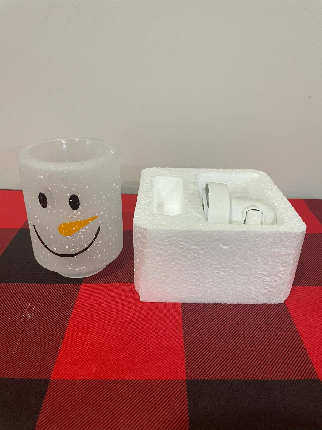 Scentsy Frosty Glow Warmer - New in Box image indicator(2)