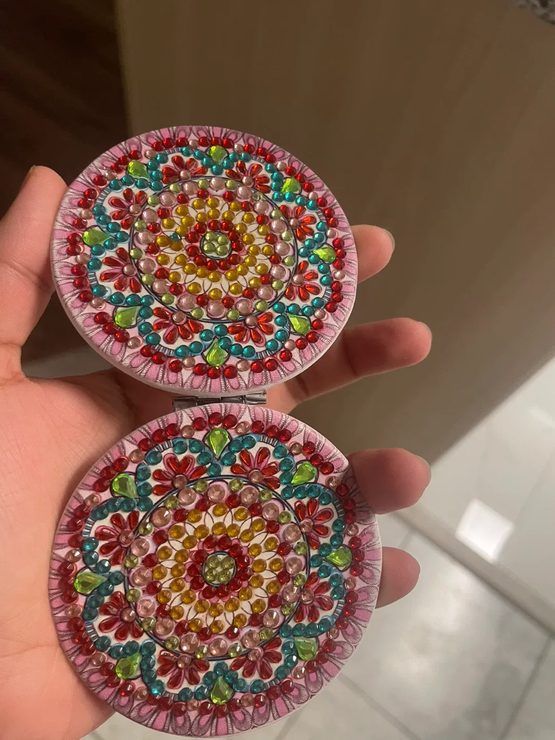 Handmade Jewelled Compact Mirror image indicator(2)