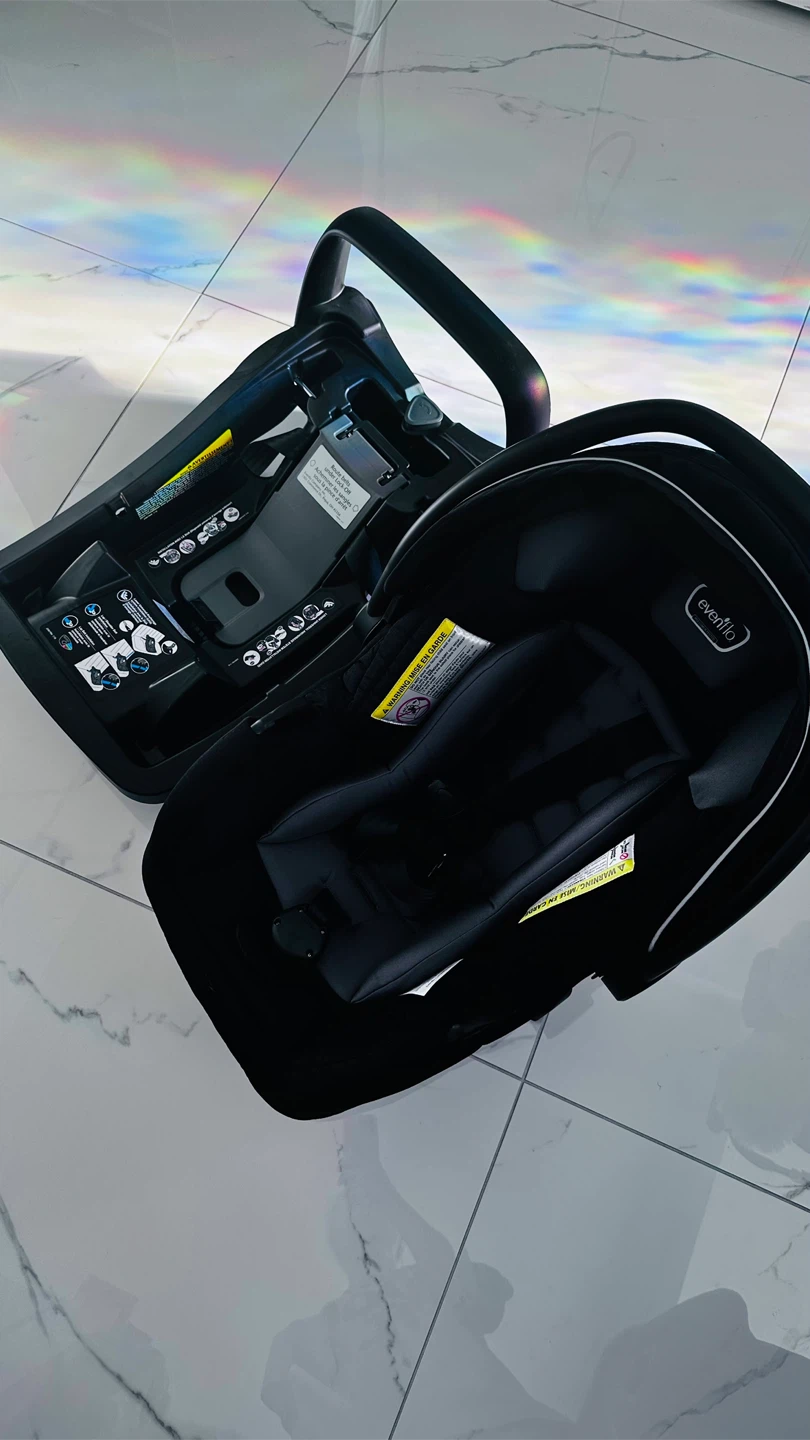 Evenflo Infant Car Seat - with base NEW - photo 3