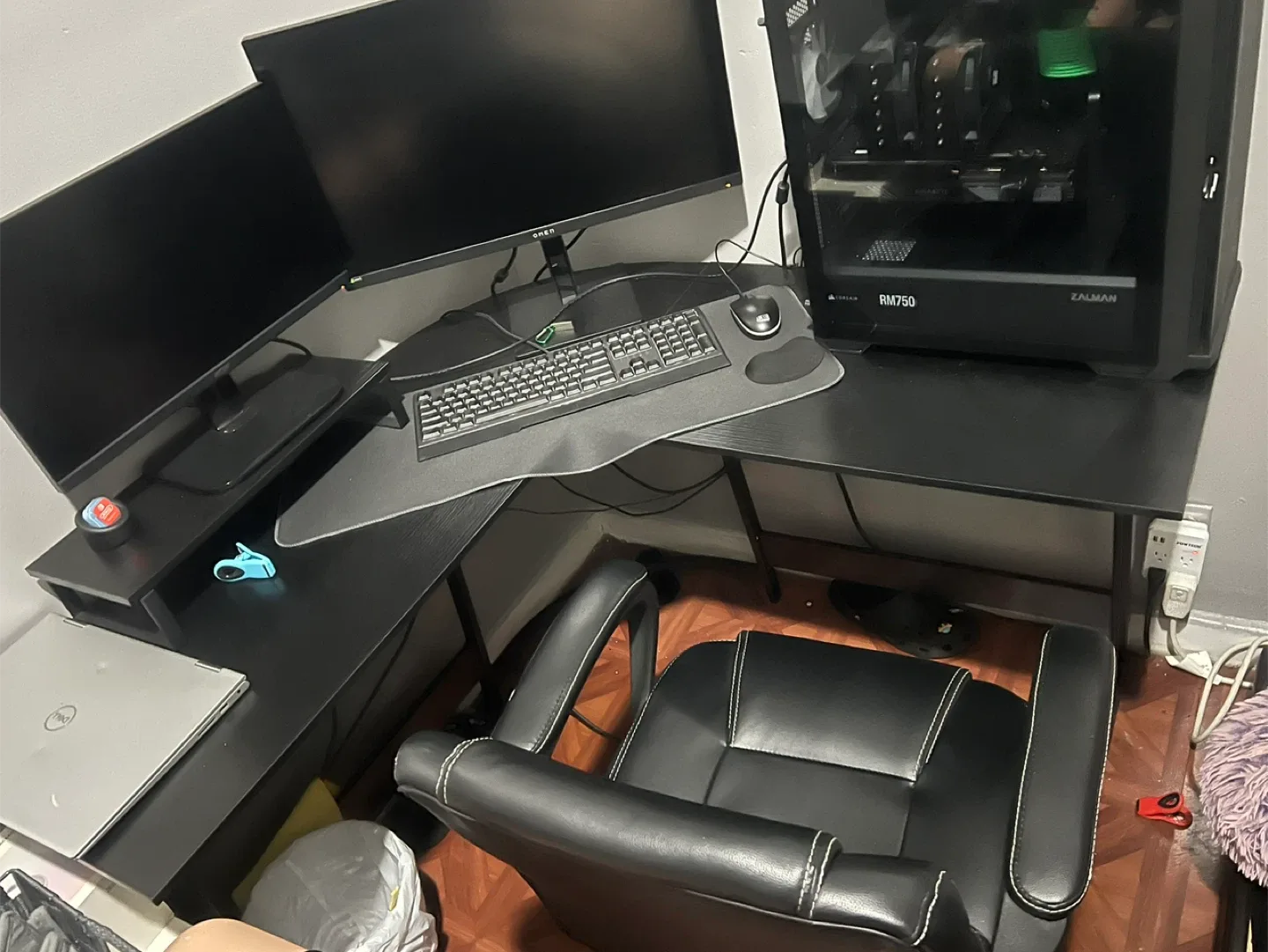 Black L-Shaped Corner Desk image indicator(3)