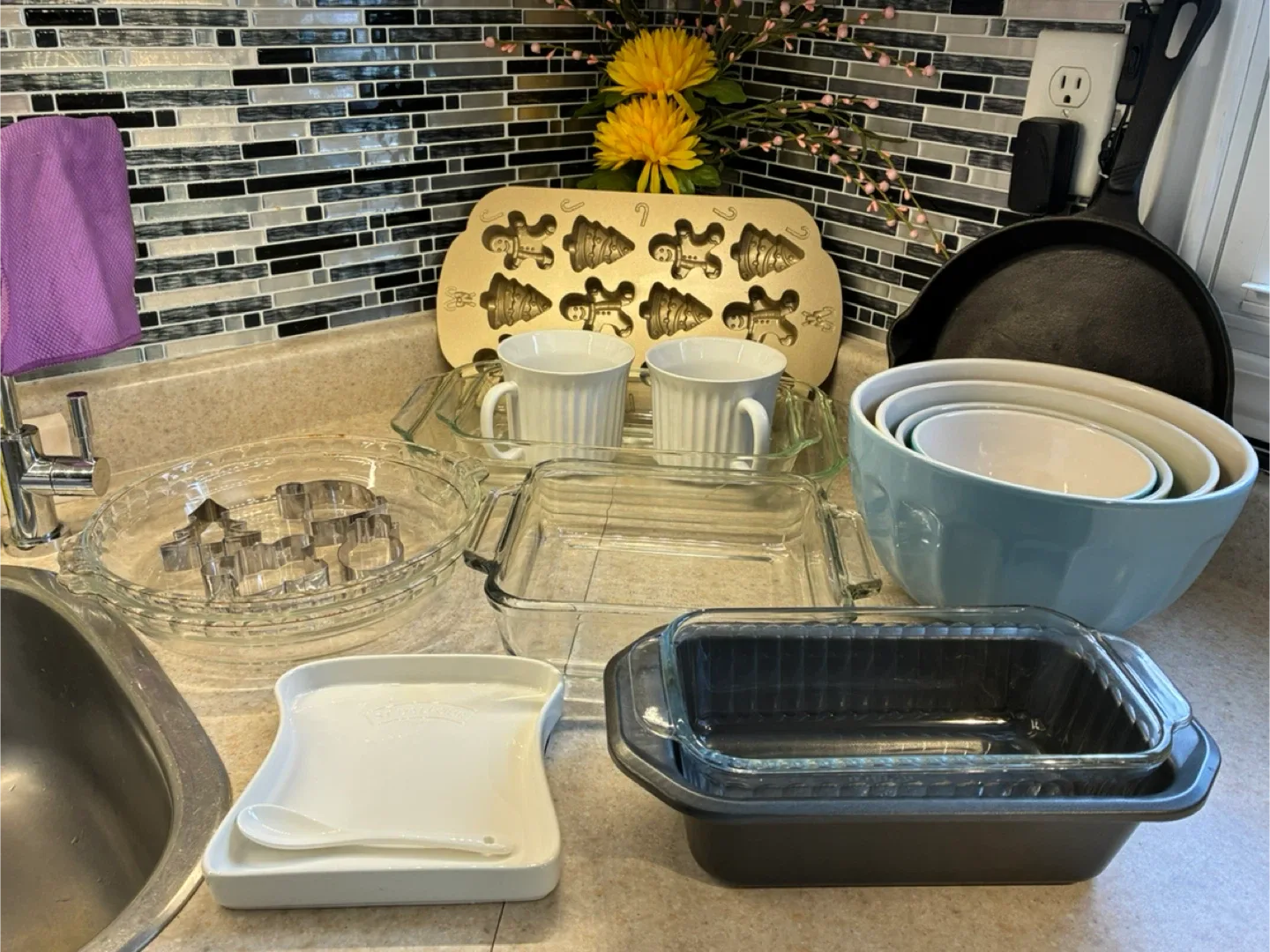 Baking Dishes & Cookie Cutters