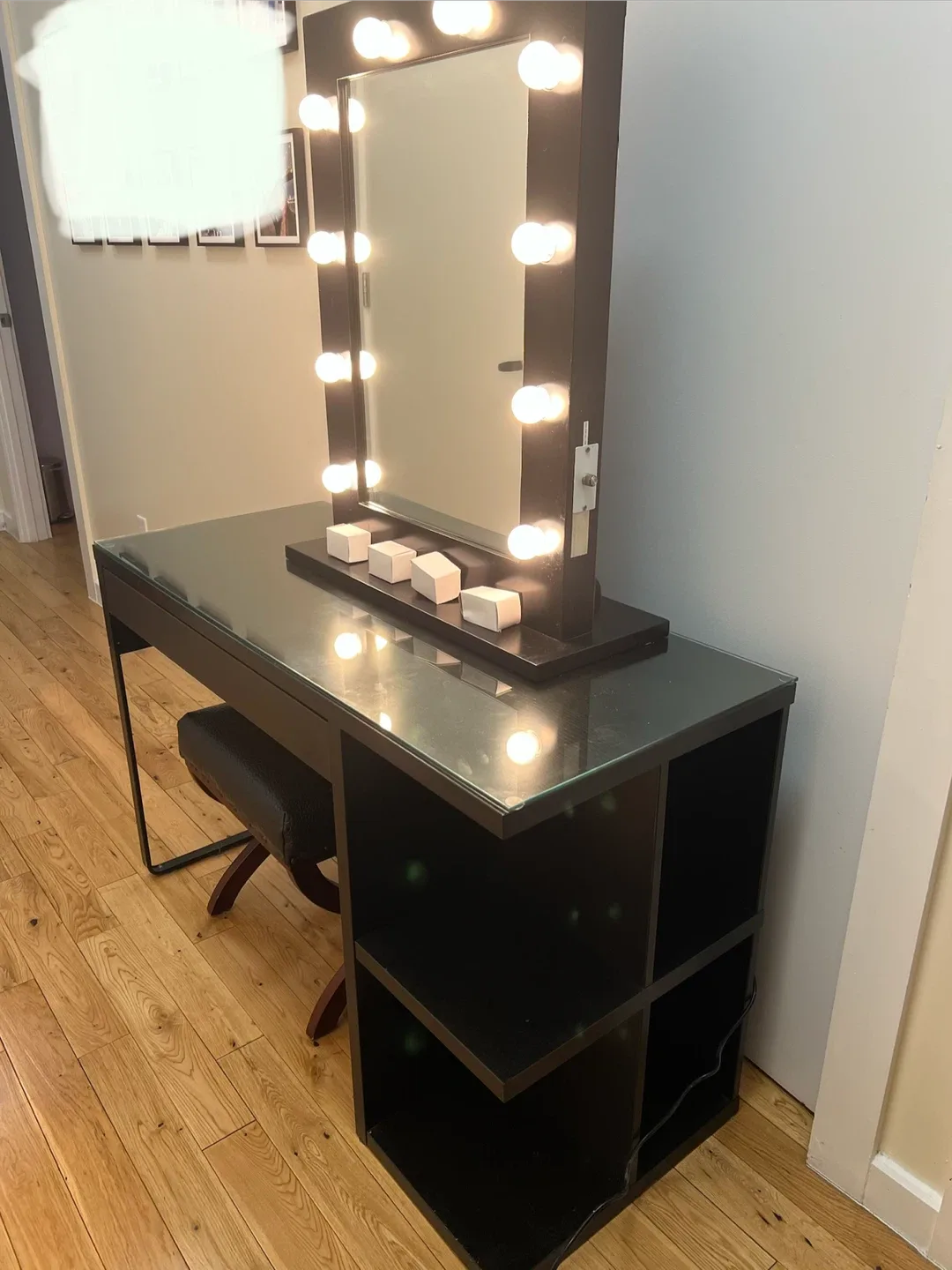 Lighted Vanity Mirror image indicator(2)