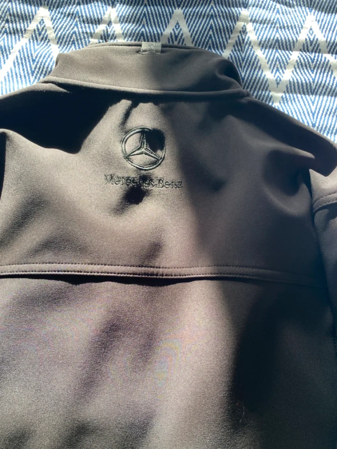 Mercedes-Benz Black Jacket image indicator(4)