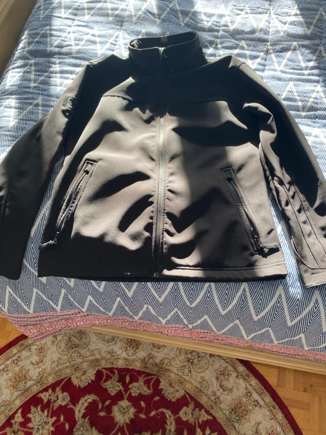 Mercedes-Benz Black Jacket image indicator(2)