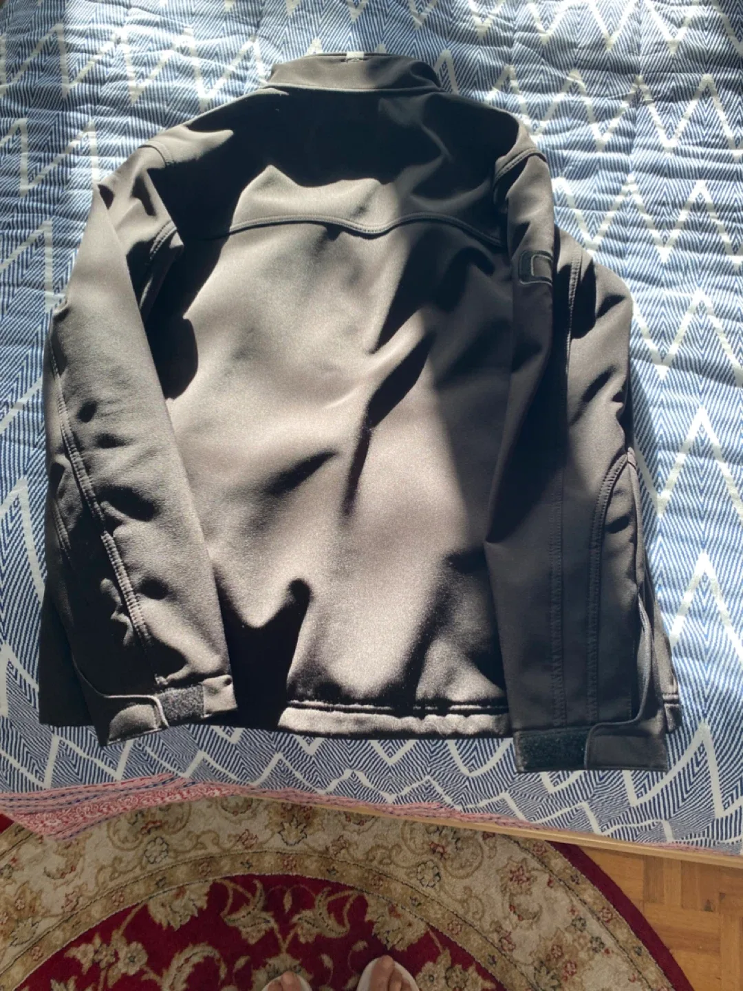 Mercedes-Benz Black Jacket image indicator(3)