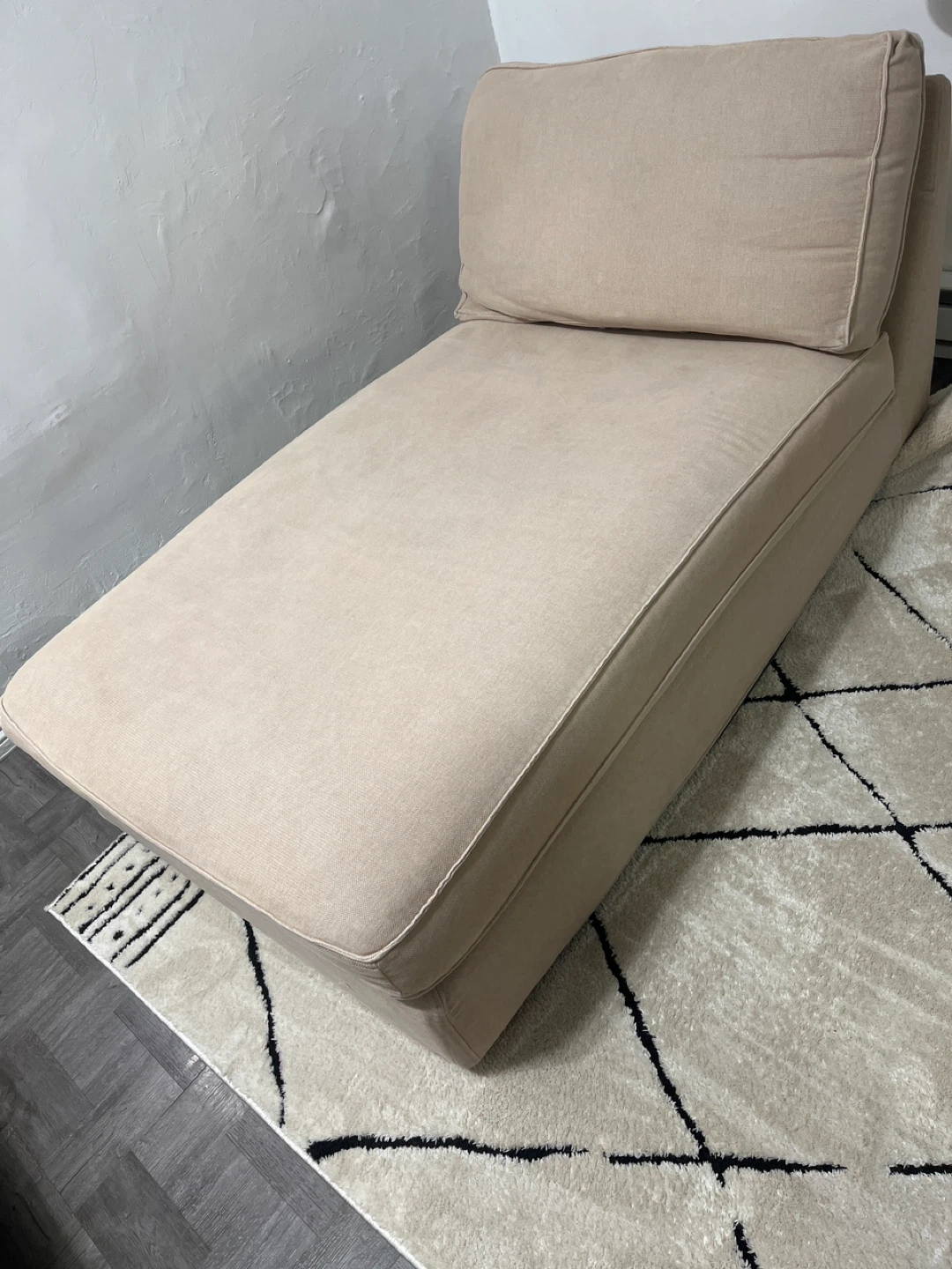 Beige Lounge Chaise - photo 3