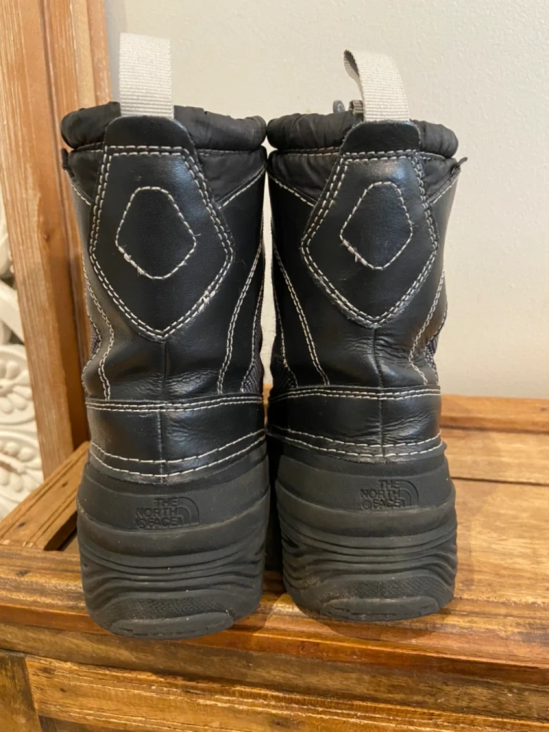 The North Face Winter Boots Size 2 Kids image indicator(4)