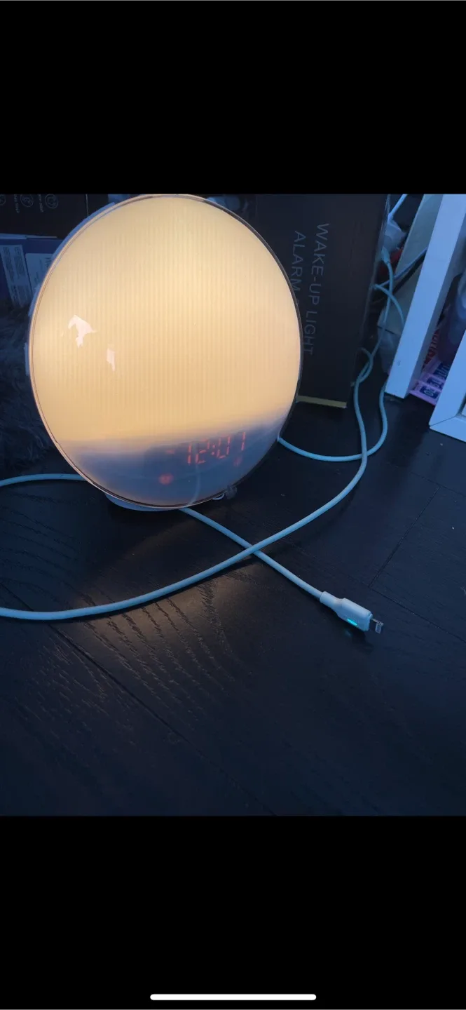 Brand New Wake-Up Light Alarm Clock with Nature Sounds image indicator(2)