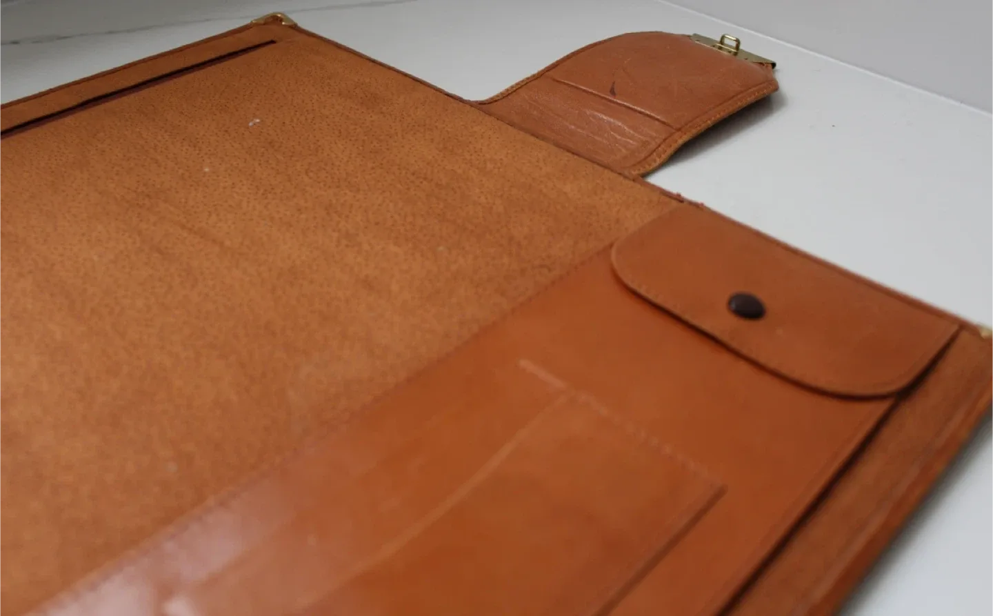 Vintage Plaza Leather Portfolio image indicator(5)