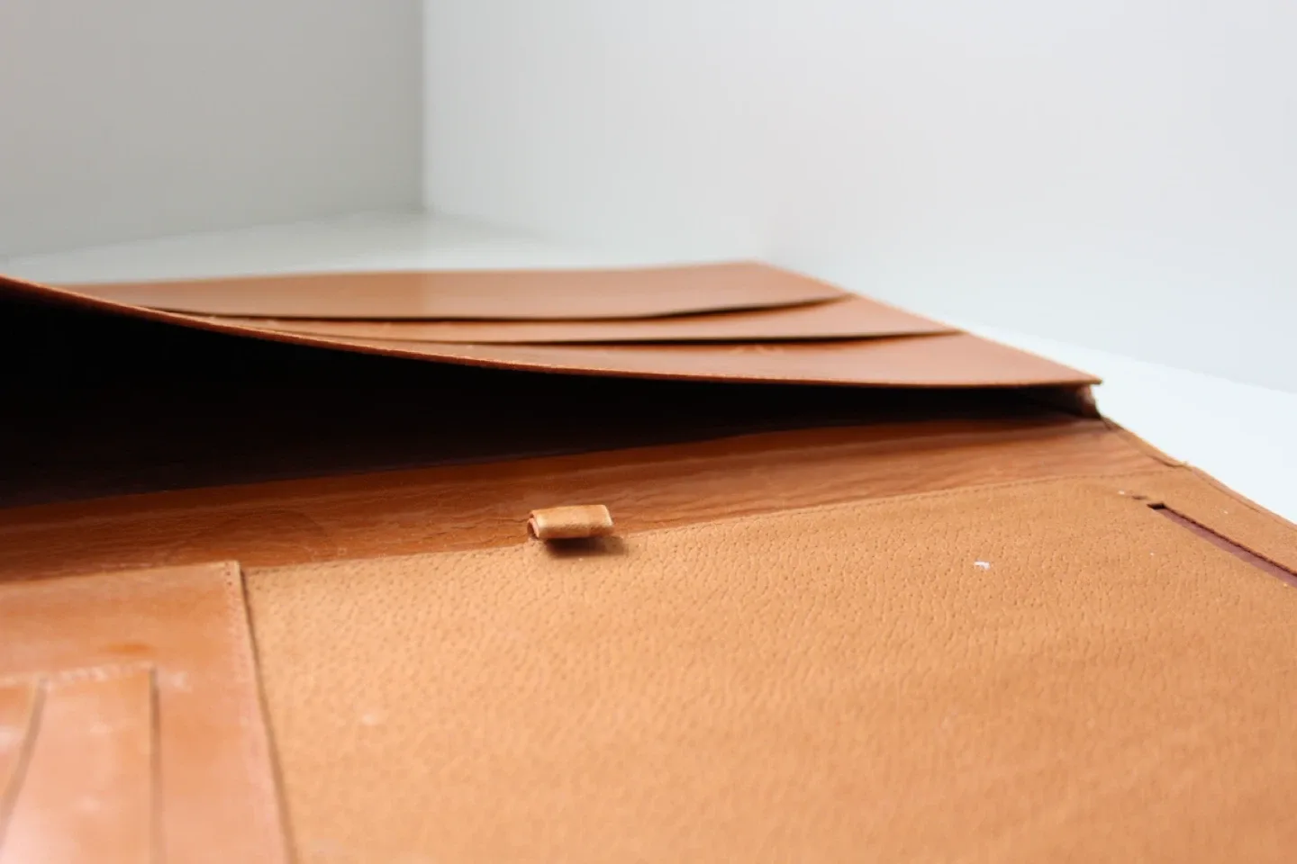 Vintage Plaza Leather Portfolio image indicator(7)