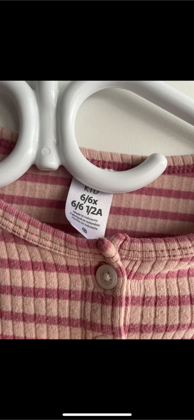 OshKosh B'gosh 6/6X Pink Striped Top image indicator(2)