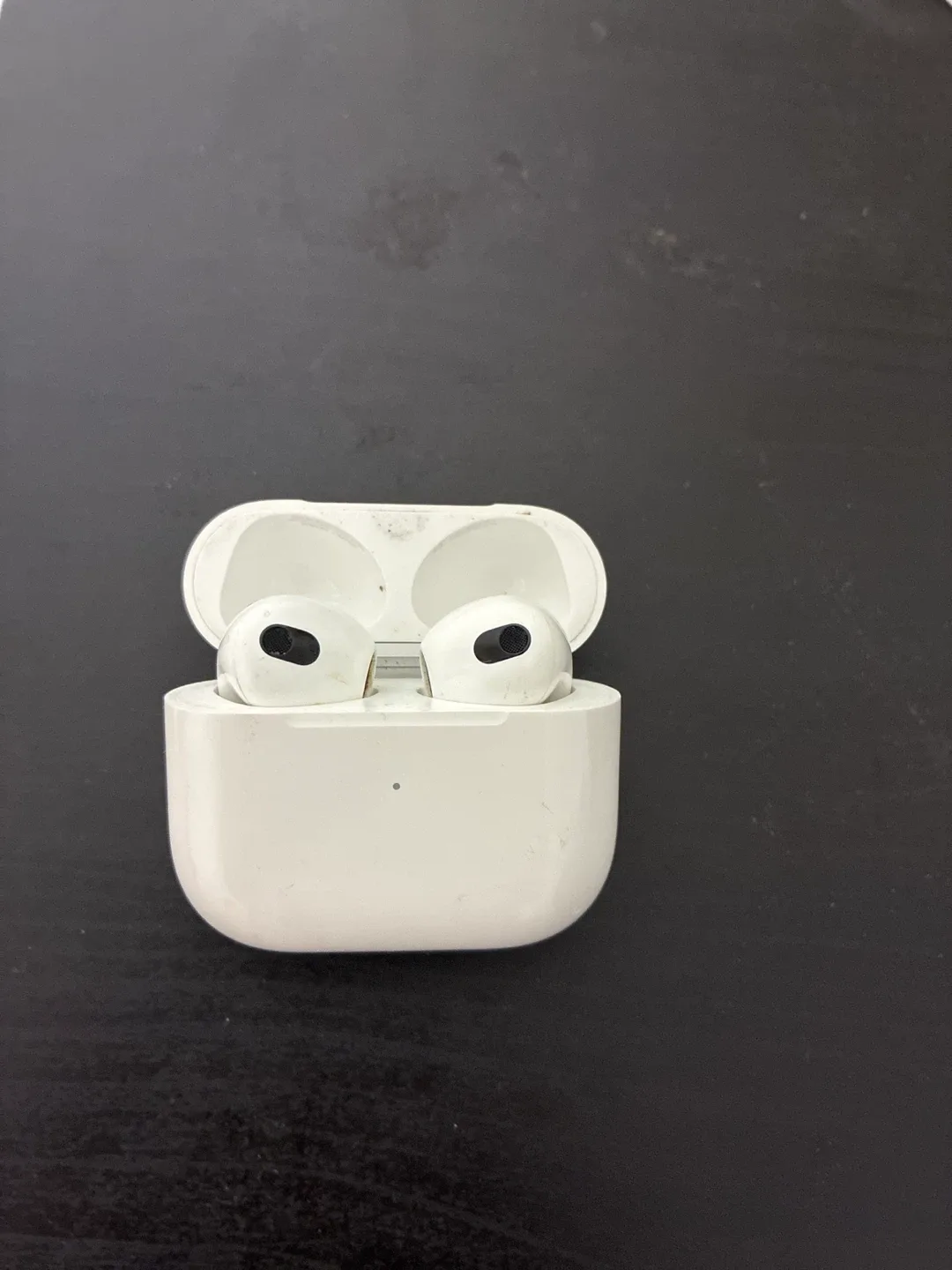 Apple AirPods 3rd generation image indicator(3)
