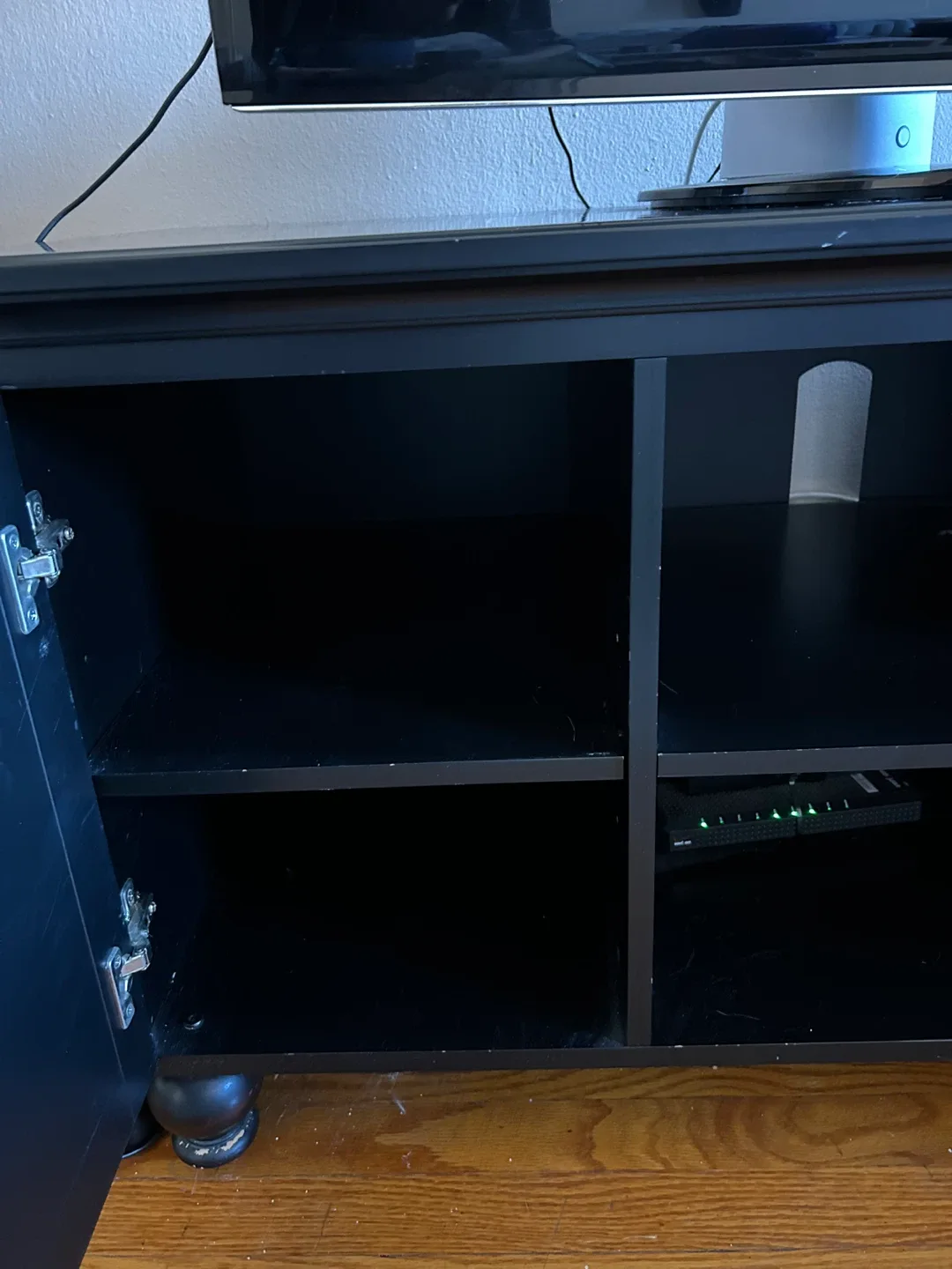 Black Media Console image indicator(3)