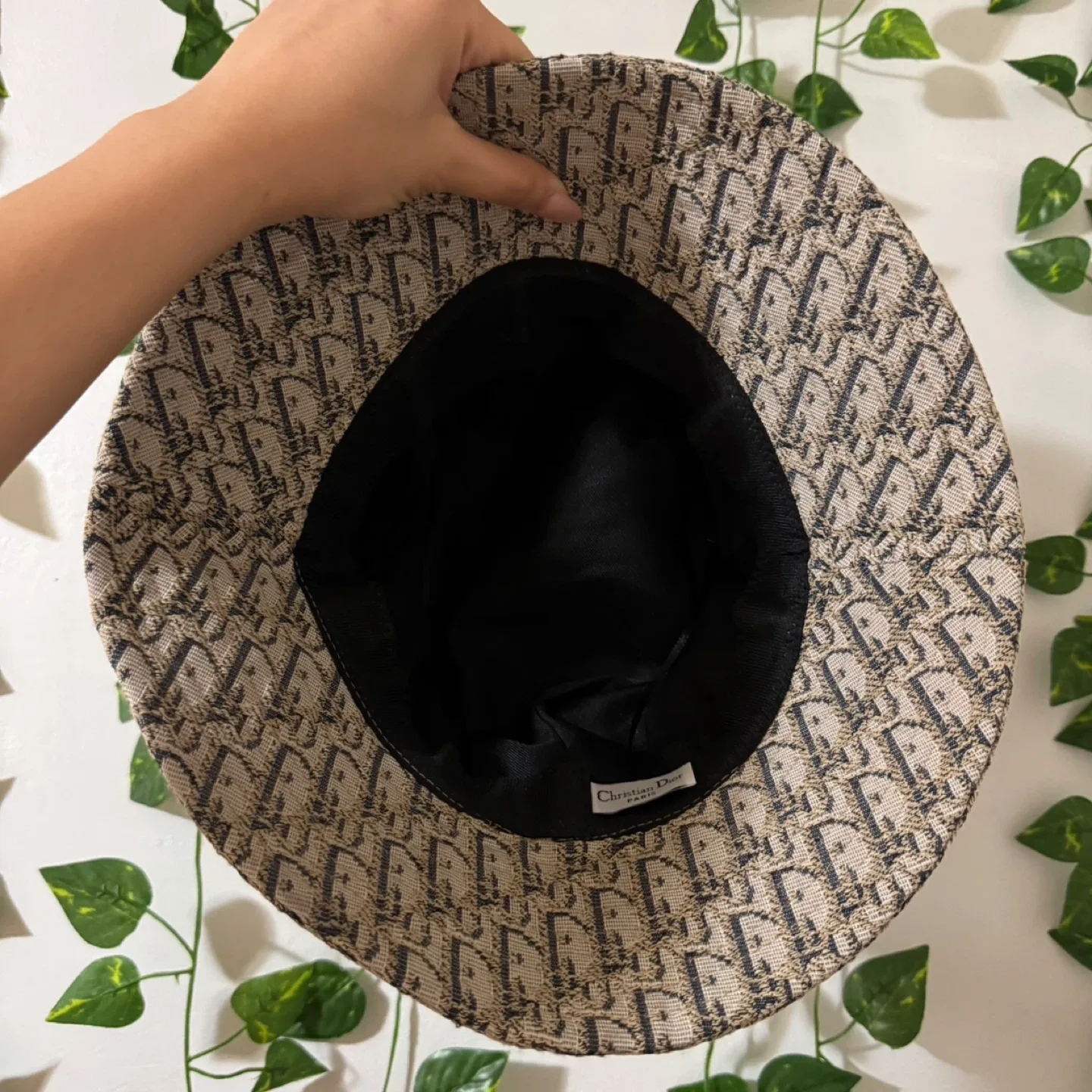 Christian Dior Bucket Hat image indicator(2)