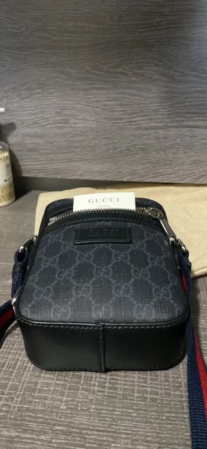 Gucci GG Supreme Messenger Bag image indicator(4)