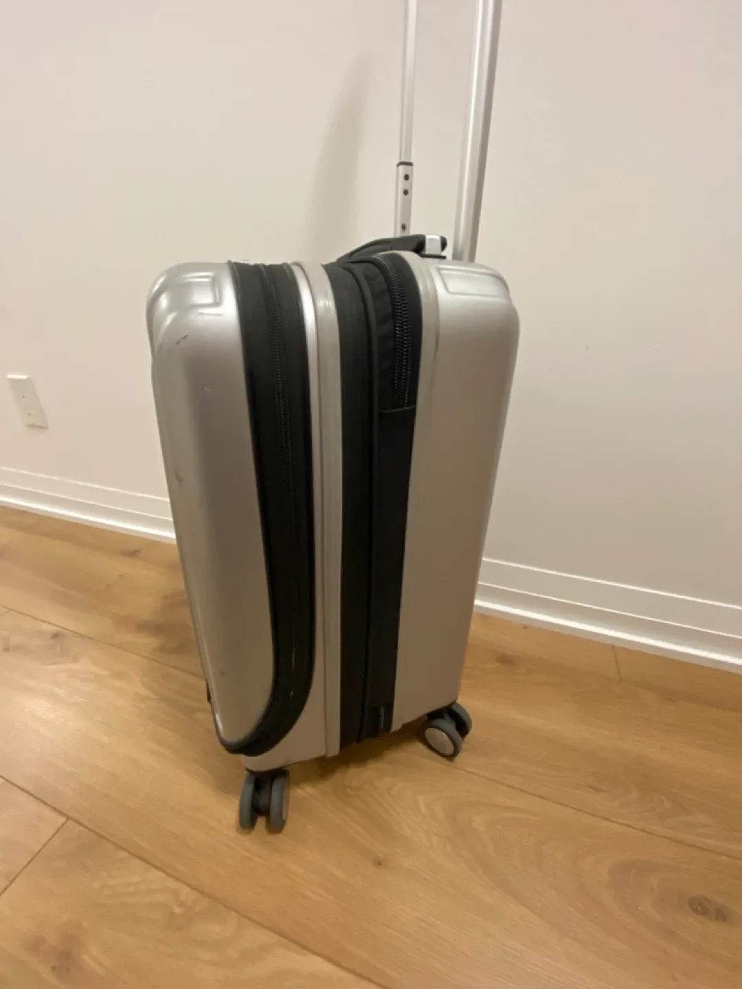 Delsey Carry-On Suitcase - Silver image indicator(2)